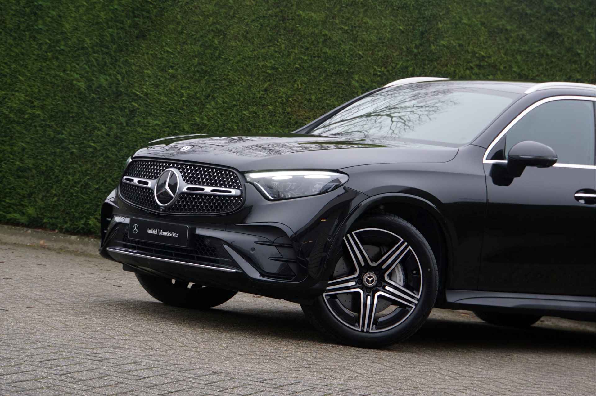 Mercedes-Benz GLC 300 e 4MATIC AMG Line | Achterasbesturing Luchtvering Trekhaak Distronic Memory Burmester - 22/49