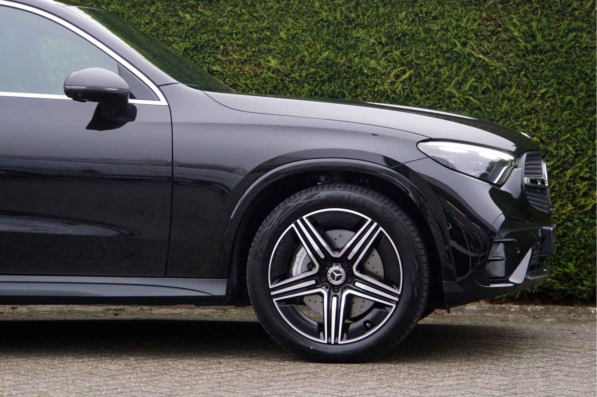 Mercedes-Benz GLC 300 e 4MATIC AMG Line | Achterasbesturing Luchtvering Trekhaak Distronic Memory Burmester - 44/49