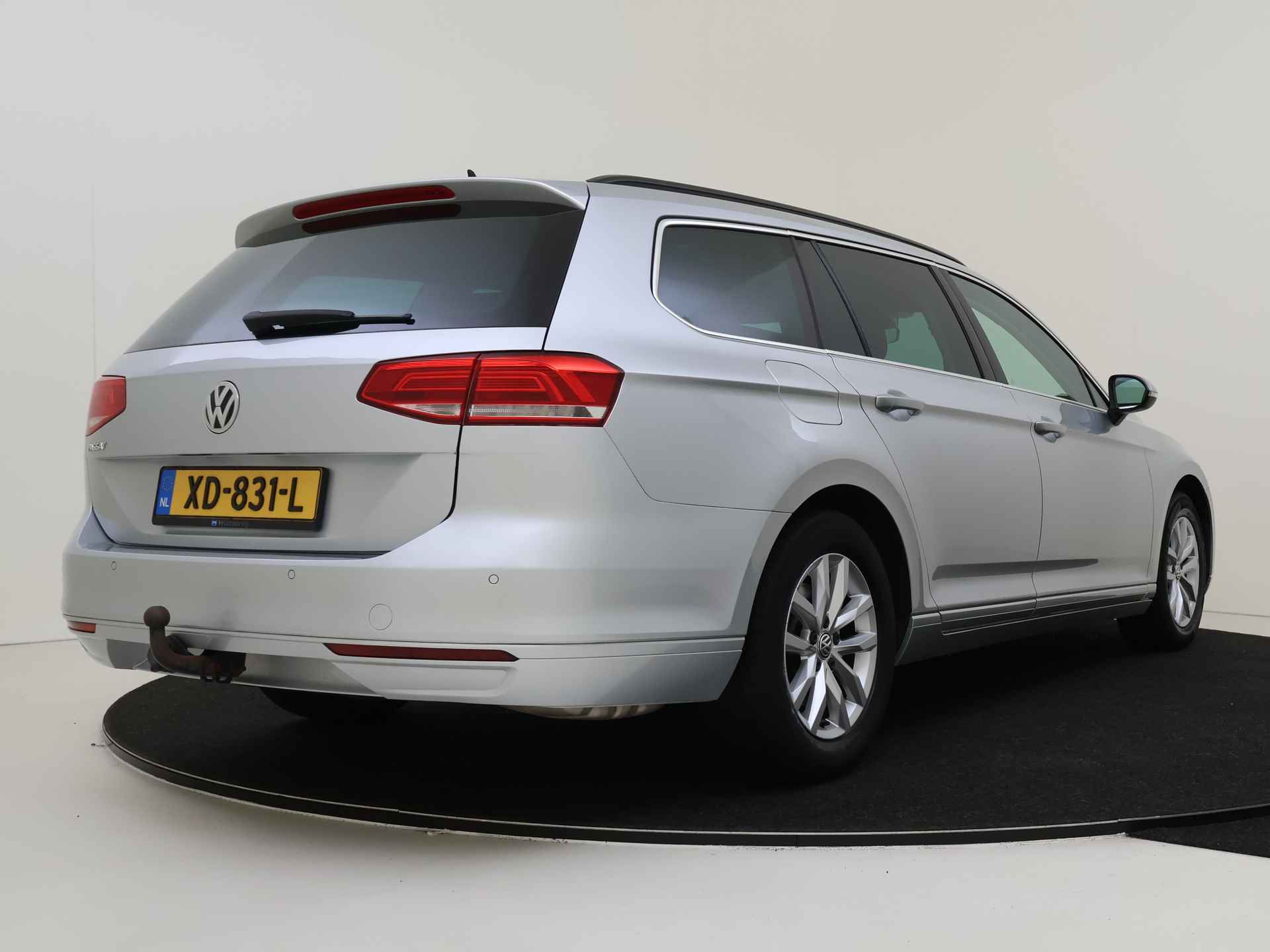 Volkswagen Passat Variant 1.4 TSI ACT Highline 150 pk Automaat | Navigatie | Trekhaak | Climate Control - 11/33