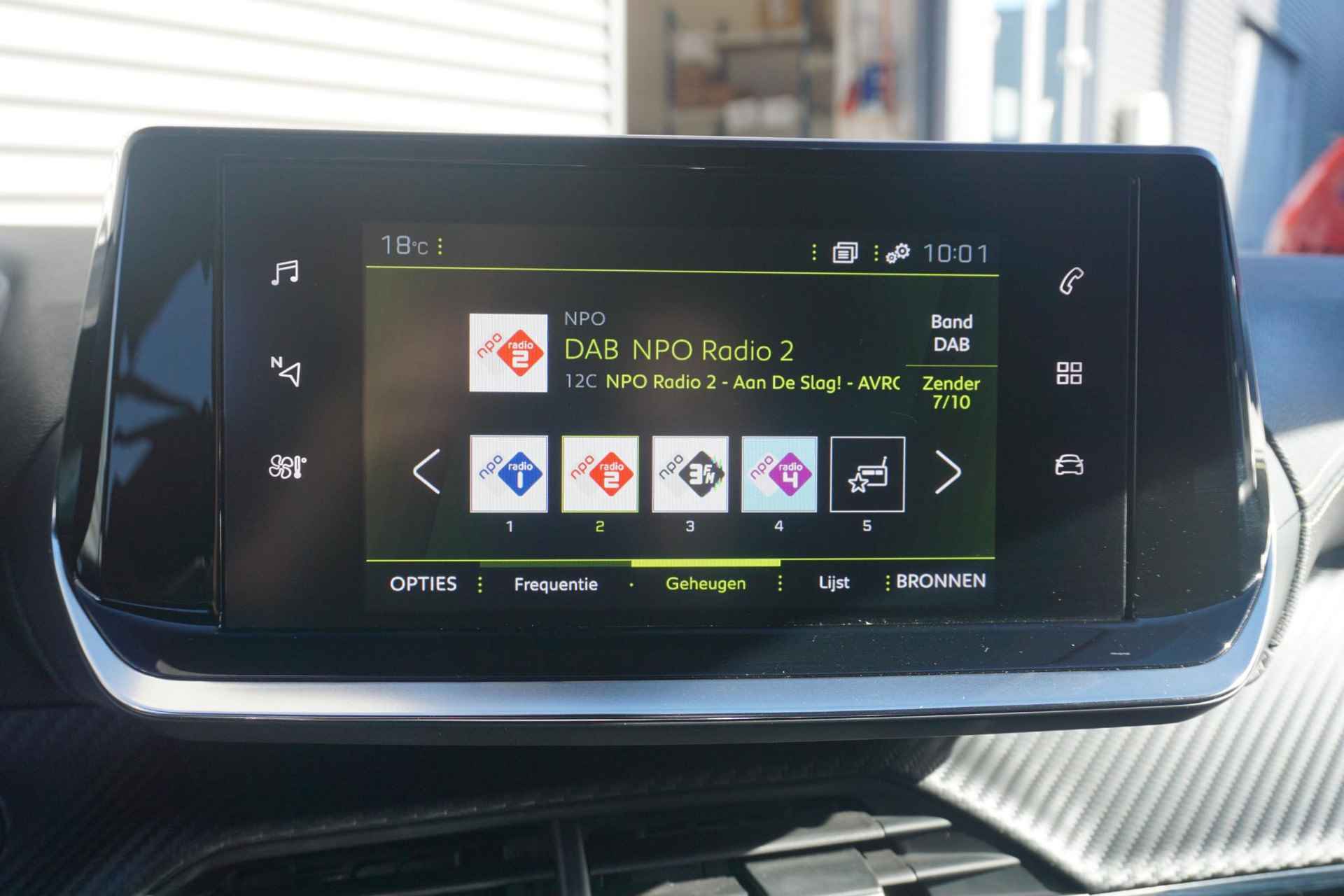 Peugeot 208 1.2 TURBO GT AUTOMAAT | Navigatie Pro | Climate control | Carplay | Camera | - 53/60