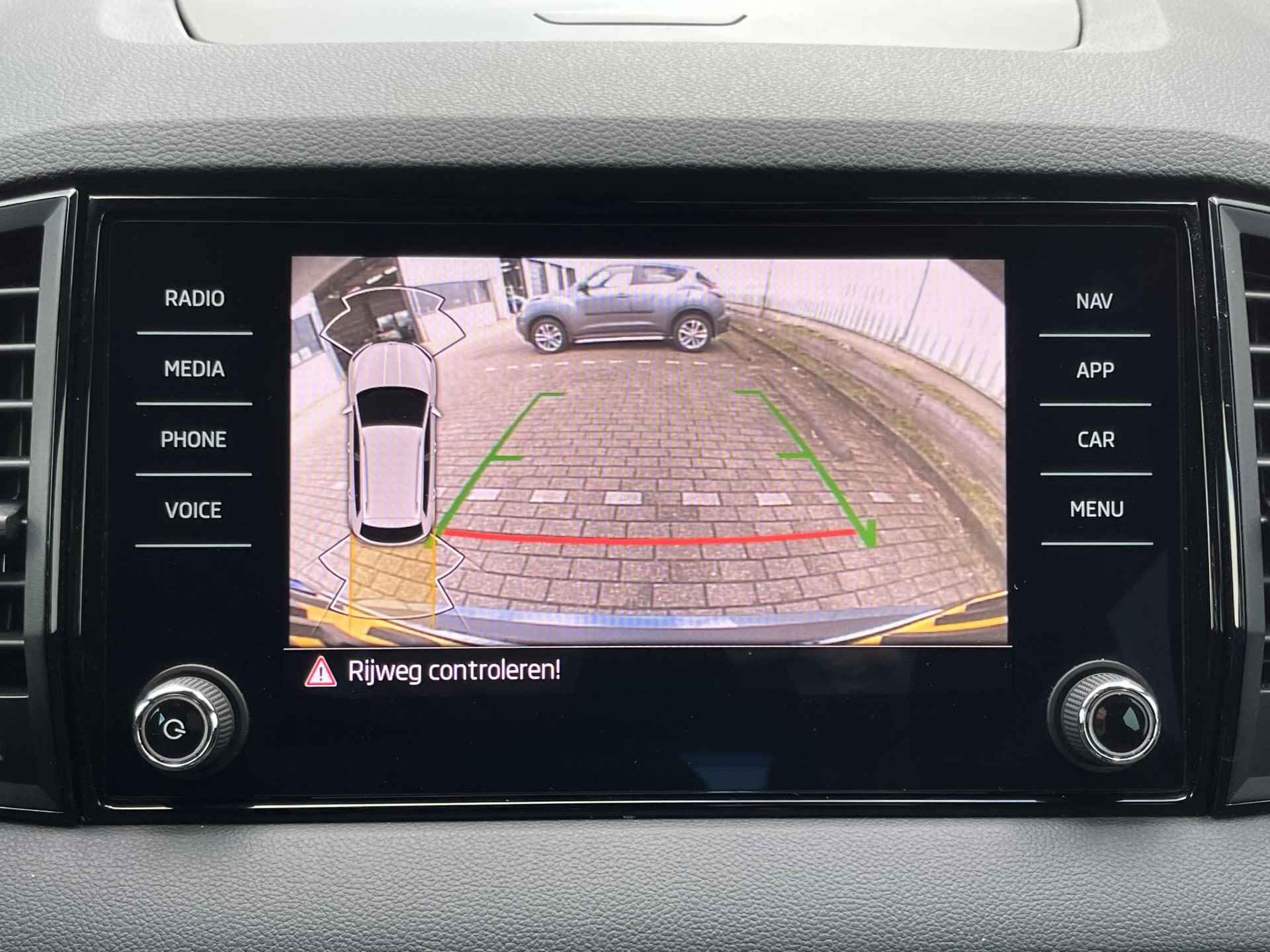 Skoda Karoq 1.5 TSI ACT Sportline Business | Navi/Virtual/Adapt. Cruise/19"/Camera/Apple Carplay-Android Auto - 8/78