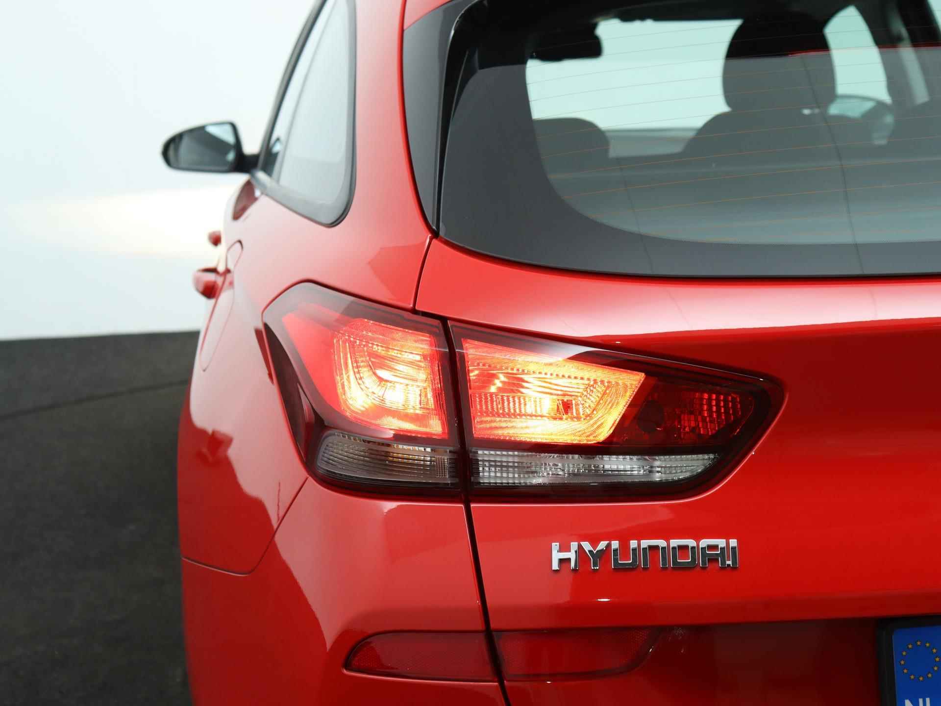 Hyundai i30 Wagon 1.0 T-GDi MHEV Comfort | Dealer onderhouden | Carplay | Clima | - 28/32