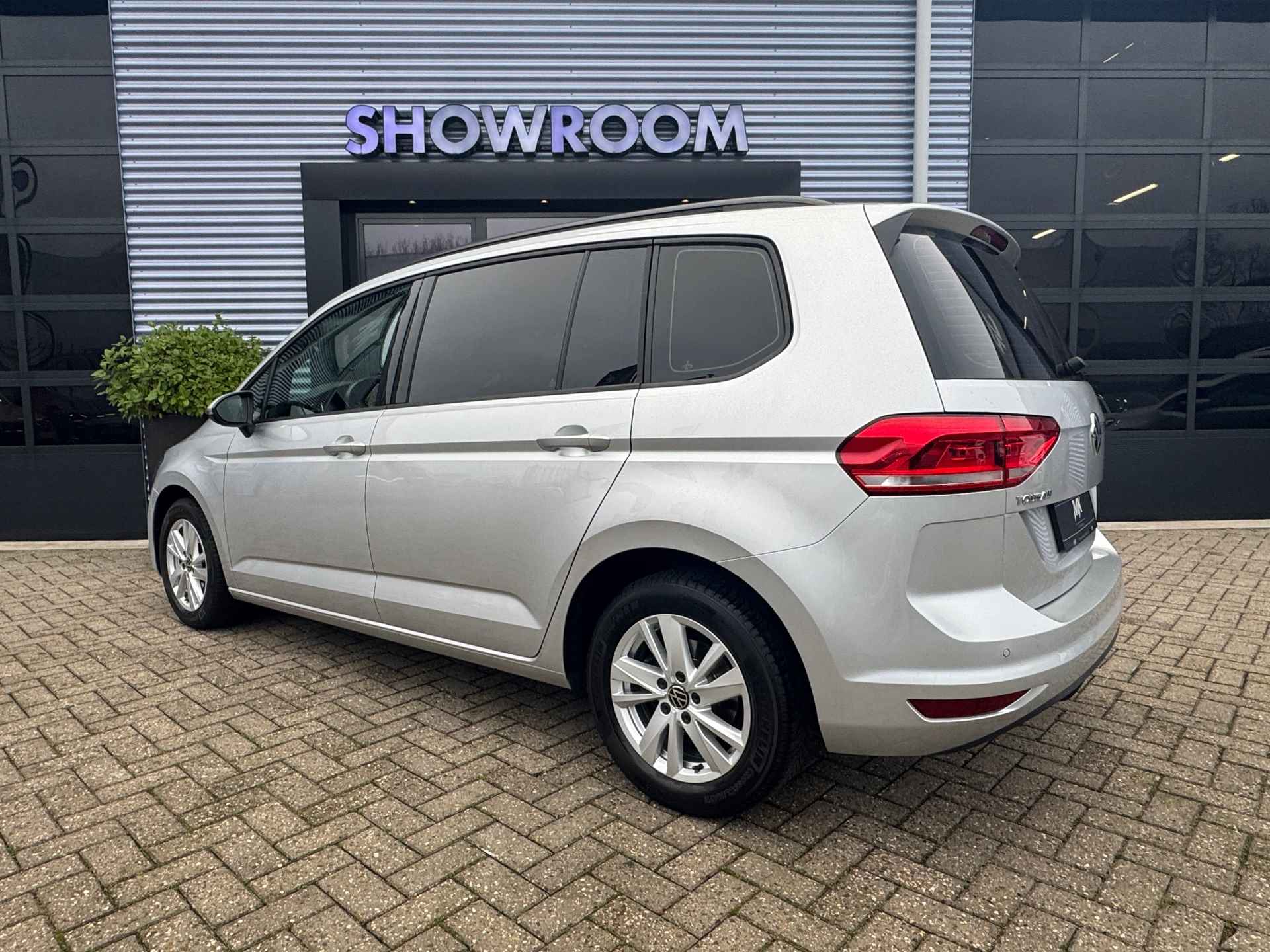 Volkswagen TOURAN 1.5 TSI Comfortline Business 7p 150PK| Elektrische Trekhaak|Apple carplay|Cruise - 4/33