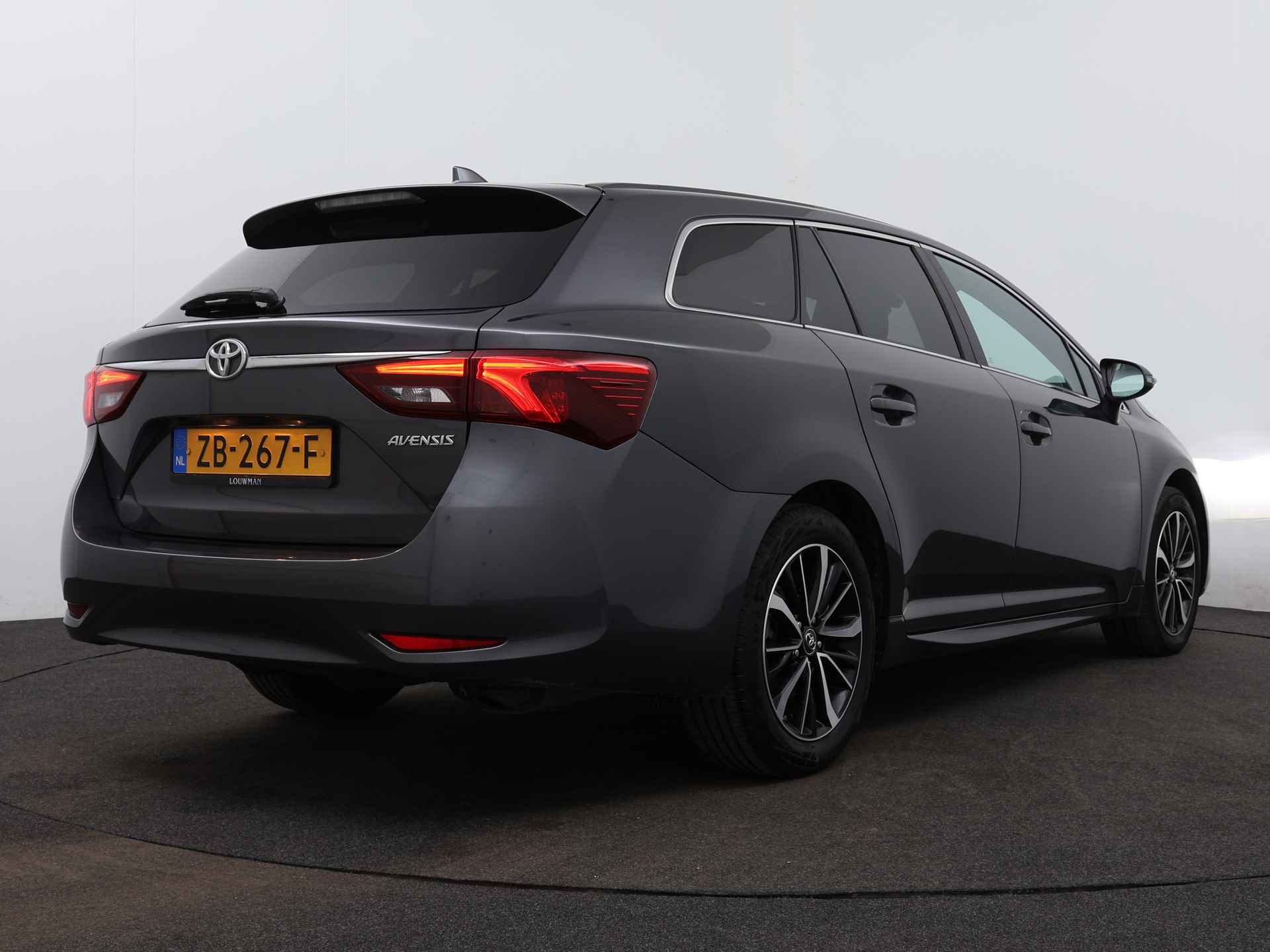 Toyota Avensis Touring Sports 1.8 VVT-i SkyView Edition | Achteruitrijcamera | Panoramadak | Dealeronderhouden ) - 3/42