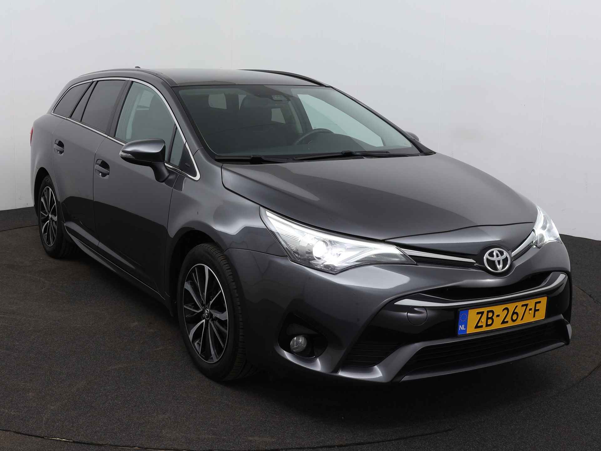 Toyota Avensis Touring Sports 1.8 VVT-i SkyView Edition | Achteruitrijcamera | Panoramadak | Dealeronderhouden ) - 30/42