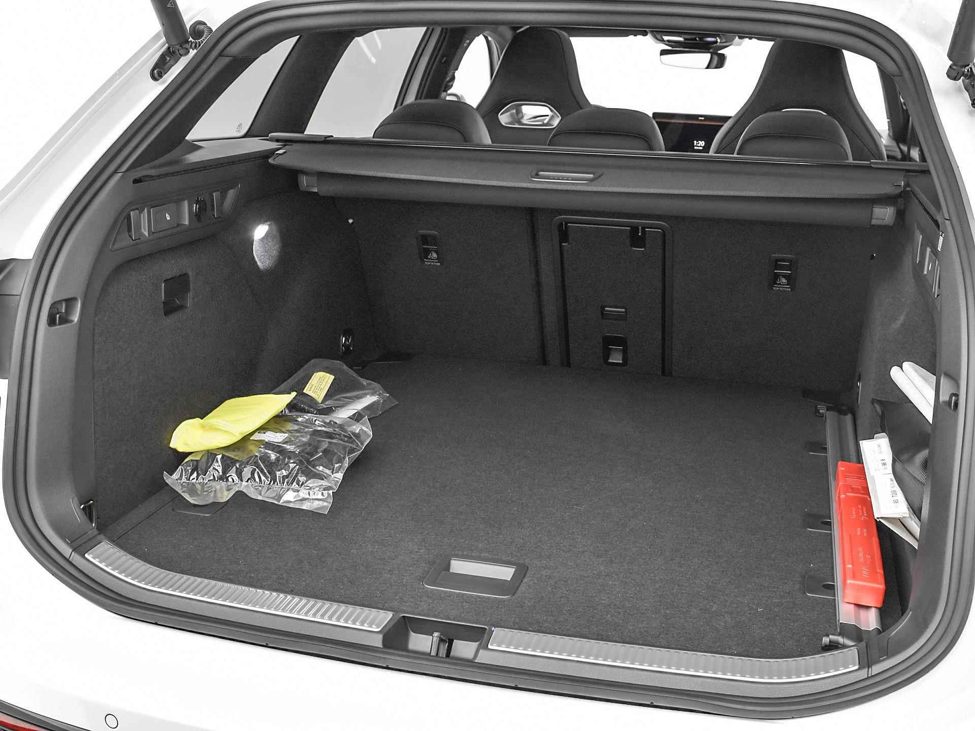 Volkswagen Passat Variant R-line Business 1.5 eTSI 110 kW 150 pk 7 versn. DSG · Assistance pakket · Black style pakket · Comfort pakket · Panoramisch dakraam · - 50/54