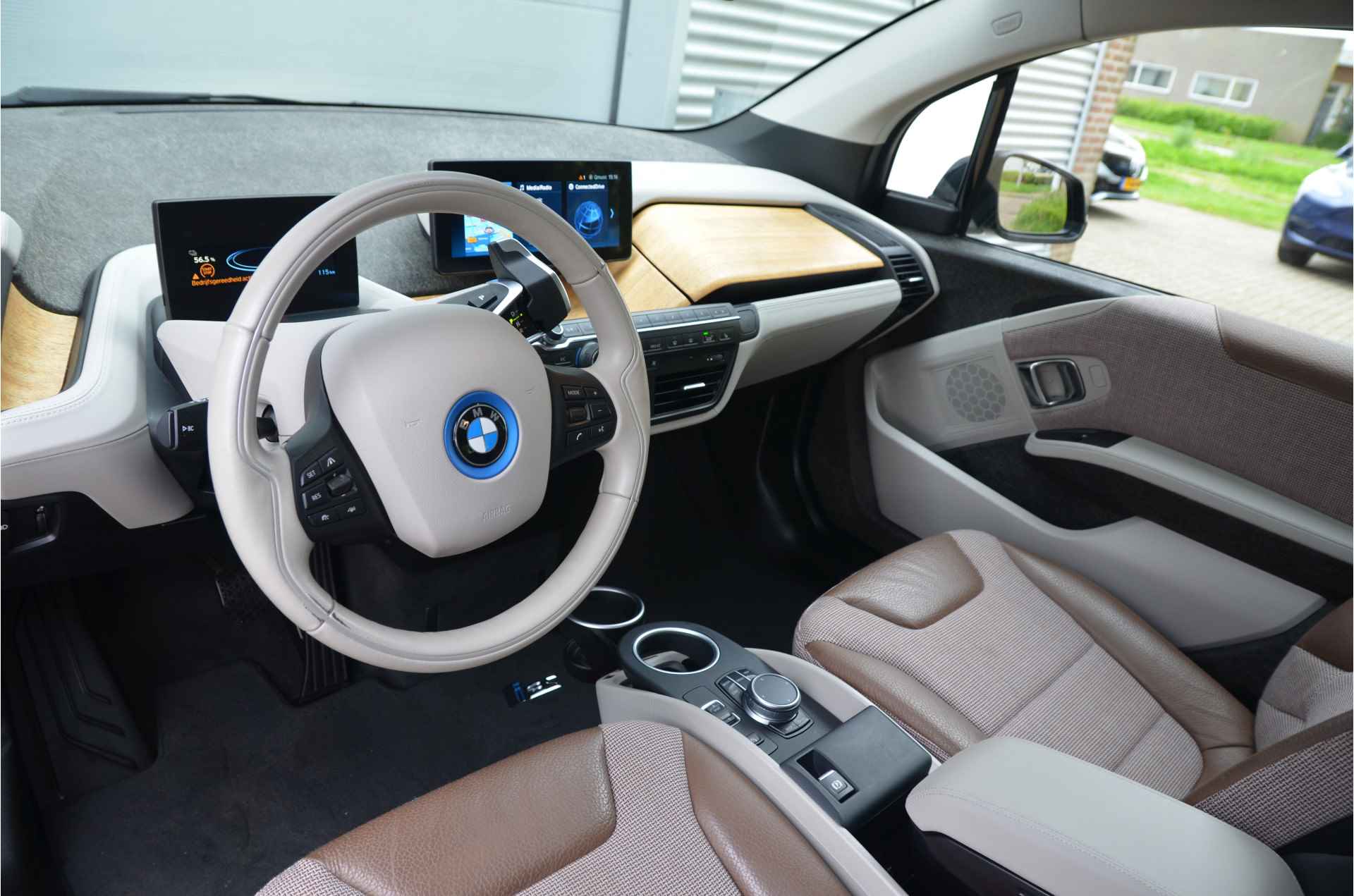 BMW i3 S 120Ah 42 kWh Pano, 20" nw banden, MARGE rijklaar prijs - 11/30