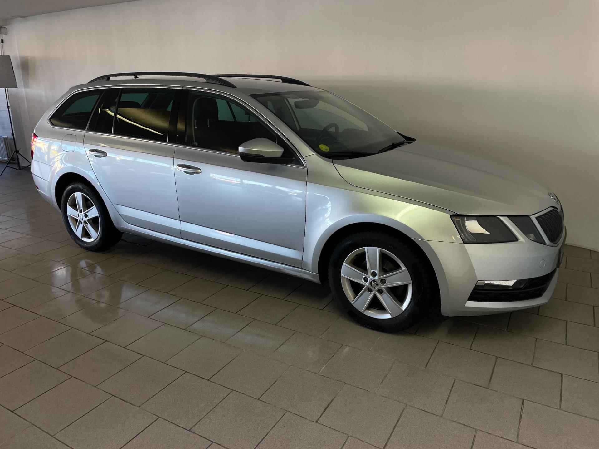 Skoda Octavia Combi 1.6 TDI Greentech Ambition Business AIRCO NAVI CRUISE APPLE CARPLAY STOELVERW VELGEN PRIVACYGL ZEER NETTE AUTO - 7/47