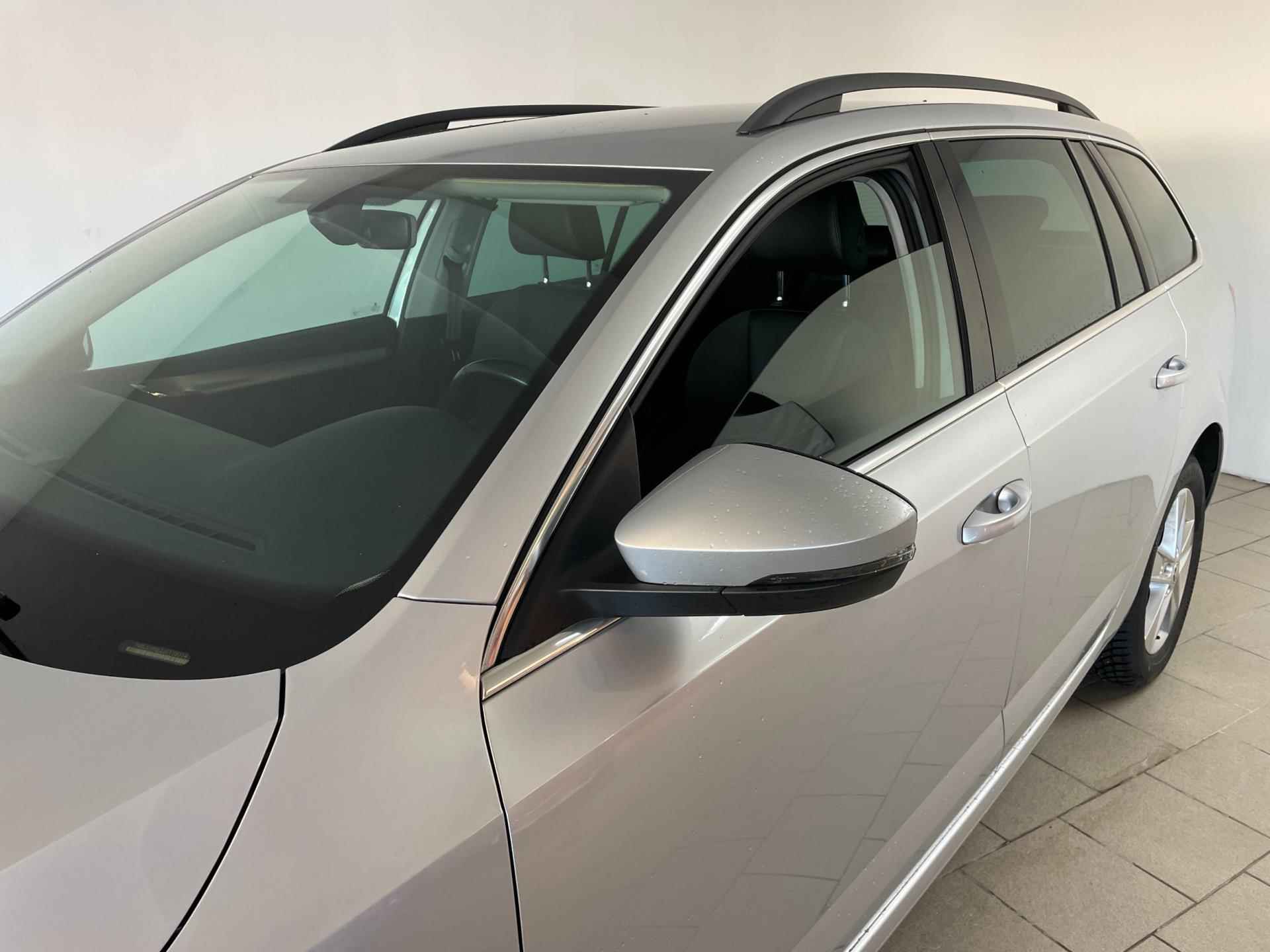 Skoda Octavia Combi 1.6 TDI Greentech Ambition Business AIRCO NAVI CRUISE APPLE CARPLAY STOELVERW VELGEN PRIVACYGL ZEER NETTE AUTO - 10/47