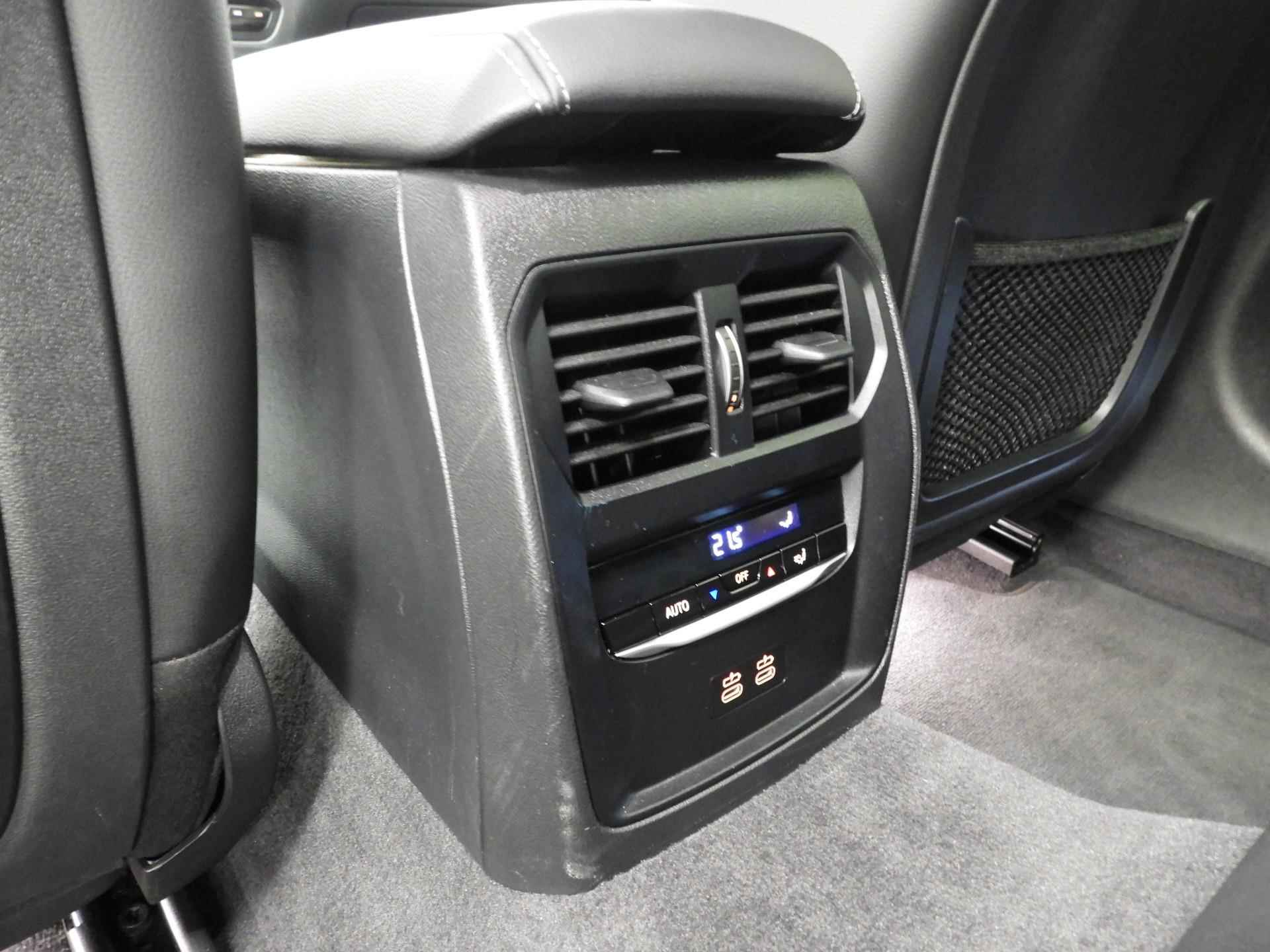 BMW 3 Serie Touring 320e | M-Sportpakket | LED | Leder | Navigatie | Sportstoelen | Stoelverwarming | DAB | Hifi speakers | Alu 19 inch - 25/42