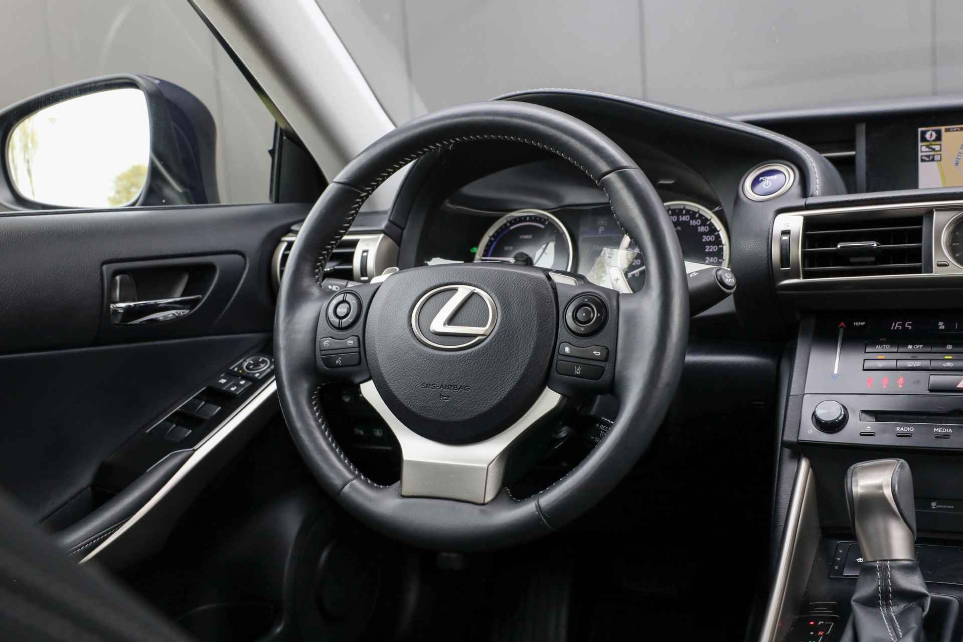 Lexus IS 300h Business Line Pro ✅ Xenon ✅ Camera ✅ 17 inch - 19/38