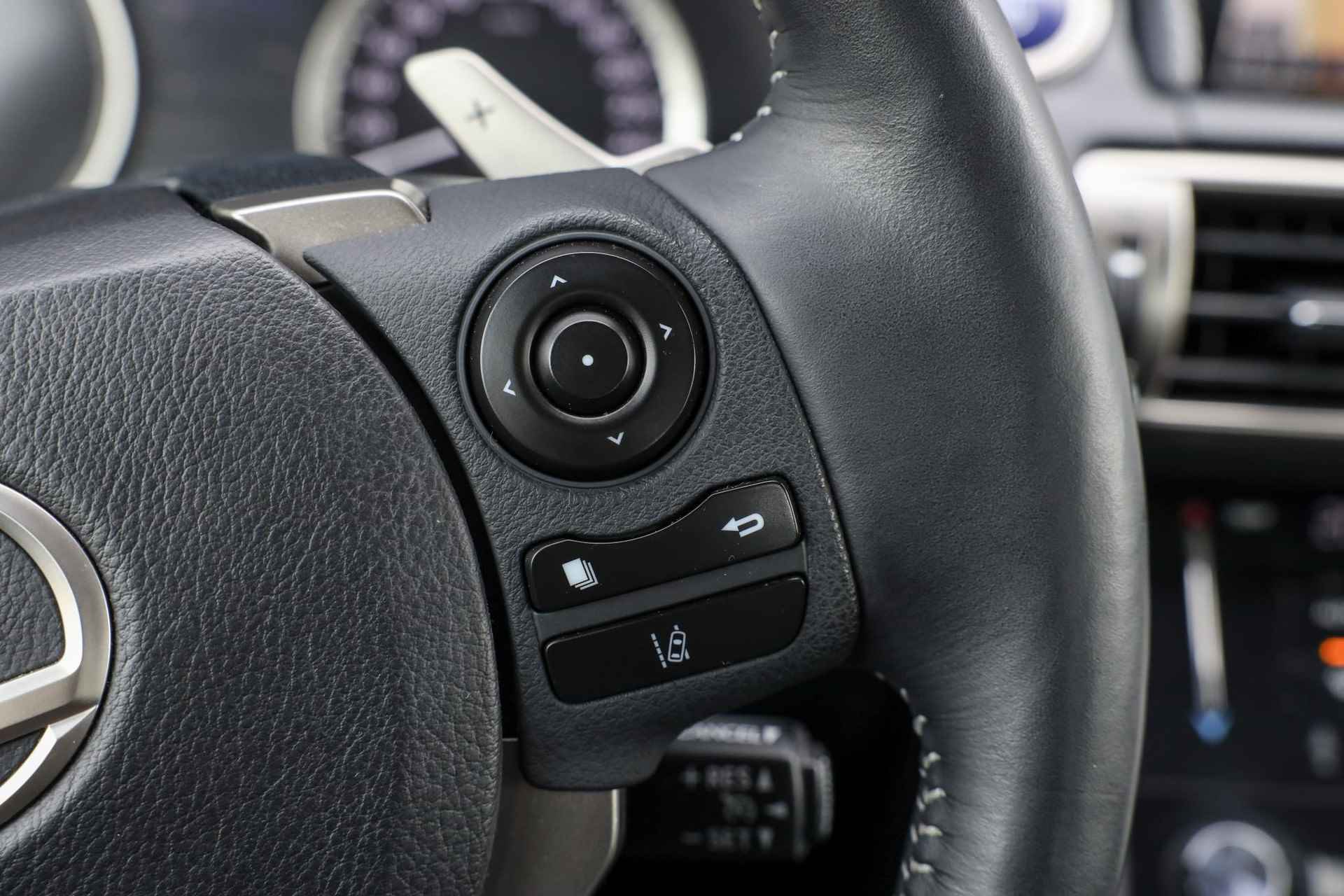 Lexus IS 300h Business Line Pro ✅ Xenon ✅ Camera ✅ 17 inch - 22/38