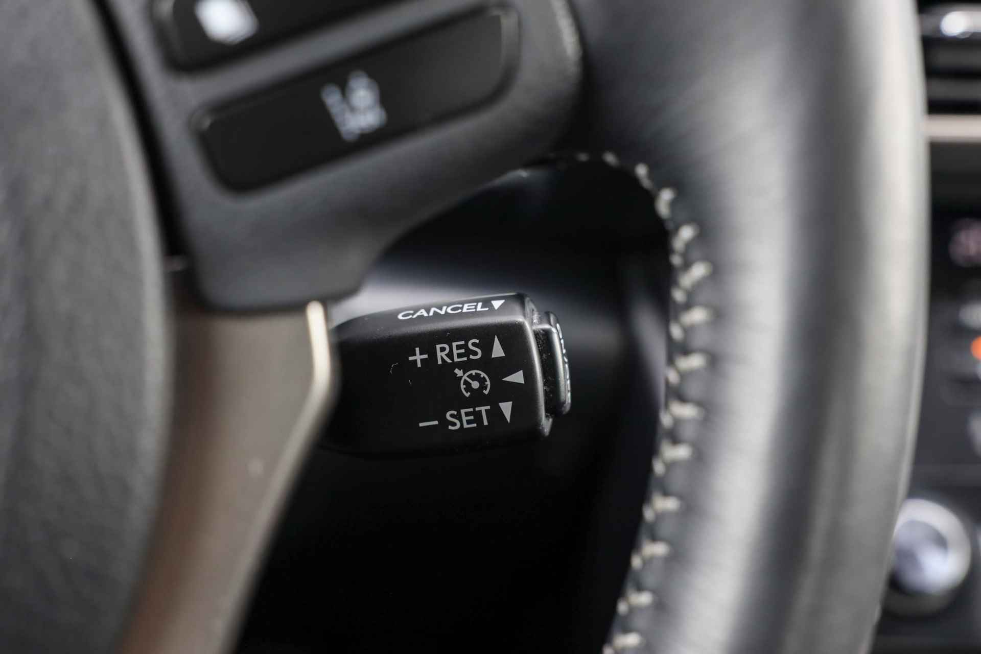 Lexus IS 300h Business Line Pro ✅ Xenon ✅ Camera ✅ 17 inch - 24/38