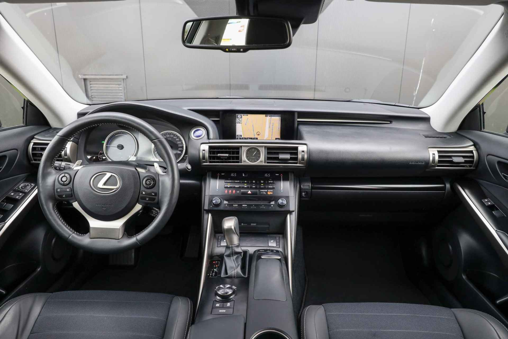 Lexus IS 300h Business Line Pro ✅ Xenon ✅ Camera ✅ 17 inch - 26/38
