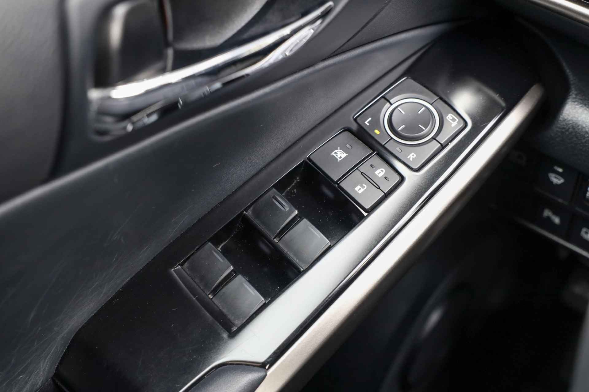 Lexus IS 300h Business Line Pro ✅ Xenon ✅ Camera ✅ 17 inch - 33/38