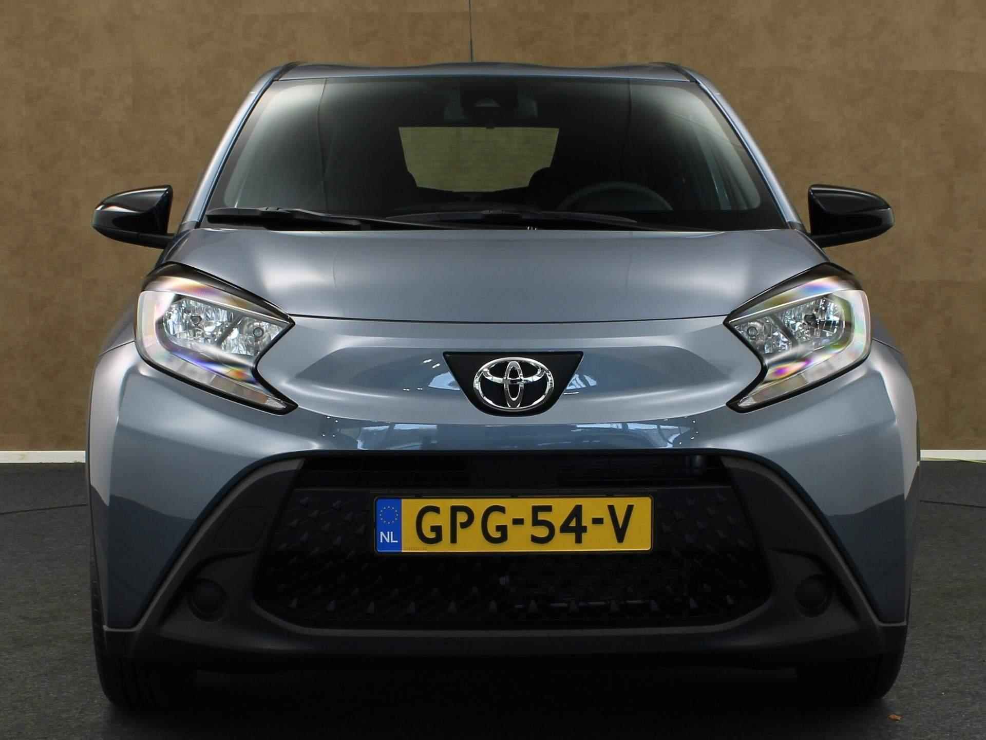 Toyota Aygo X 1.0 VVT-i MT Business Edition Play - DIRECT UIT VOORRAAD LEVERBAAR - AIRCO - VOORSTOELEN VERWARMD - APPLE CARPLAY/ ANDROID AUTO - ADAPTIEVE CRUISE CONTROL - ACHTERUITRIJCAMERA -DAB RADIO - 6/37