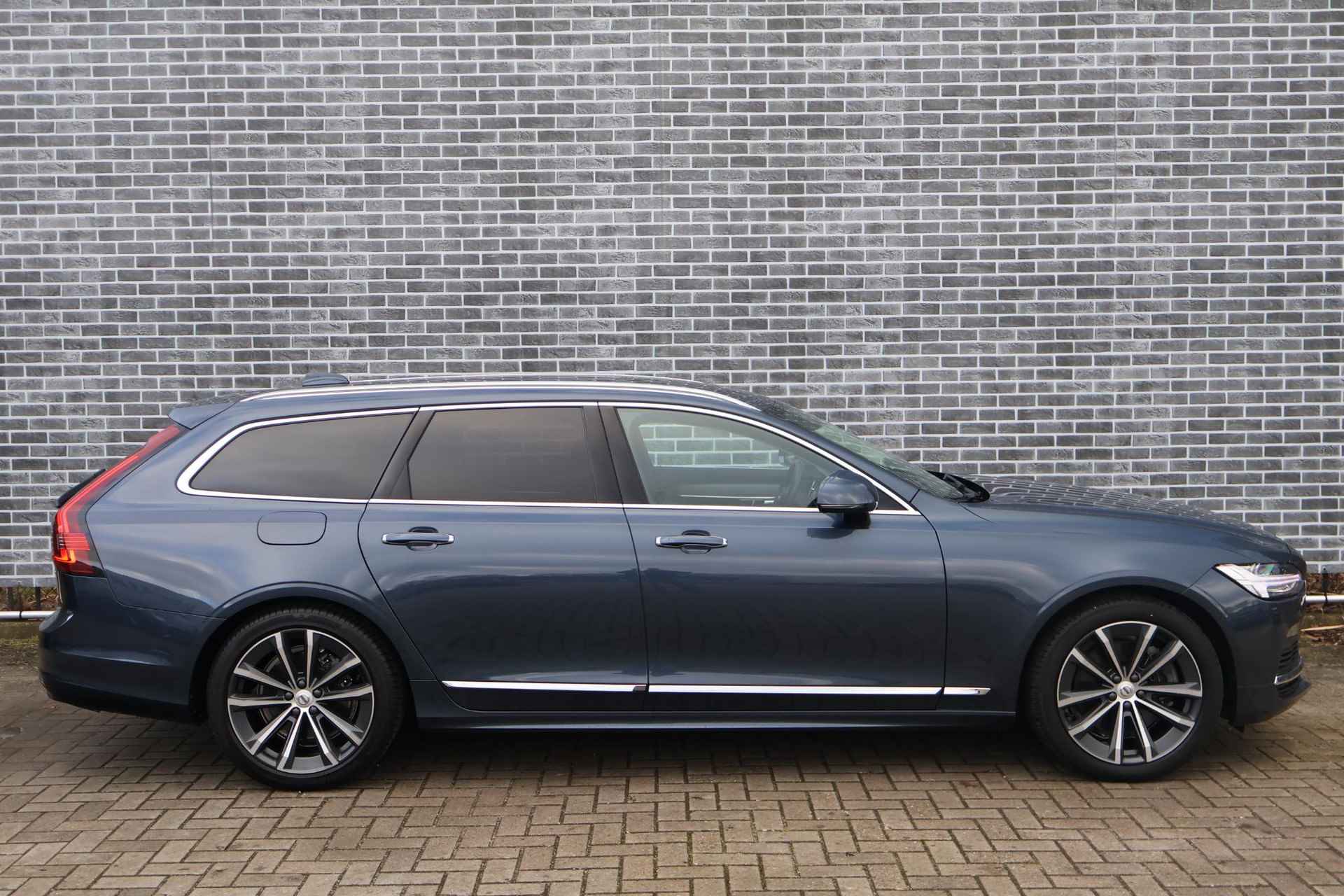 Volvo V90 2.0 T6 AWD Inscription | Trekhaak | Harman/Kardon | Achteruitrij Camera | Stoelverwarming - 4/34