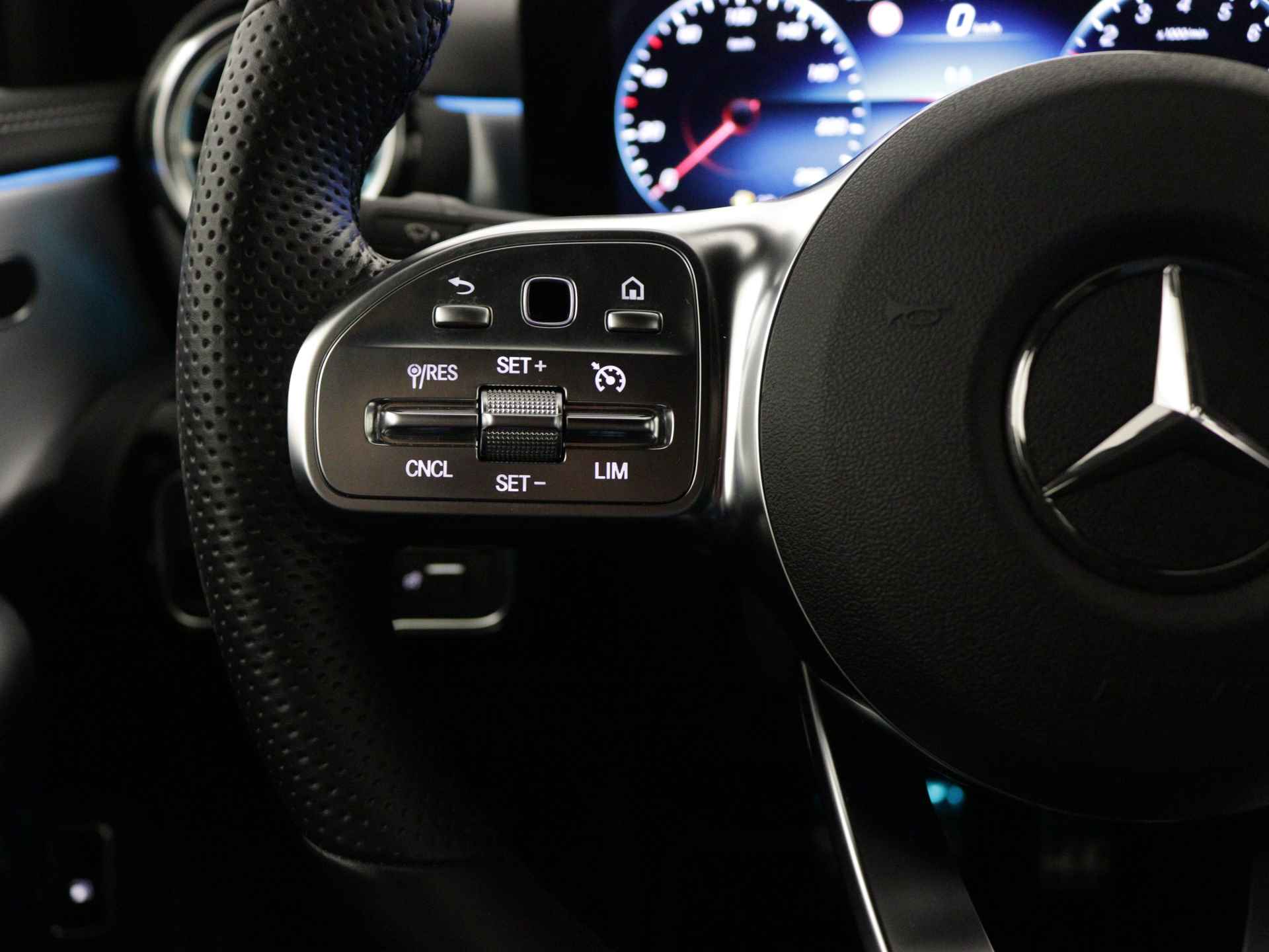 Mercedes-Benz A-Klasse 250 e AMG Limited | Apple Carplay | Sfeerverlichting | Nightpakket | MBUX augmented reality voor navigatie | Inclusief 24 maanden MB Certified garantie voor Europa. - 21/43