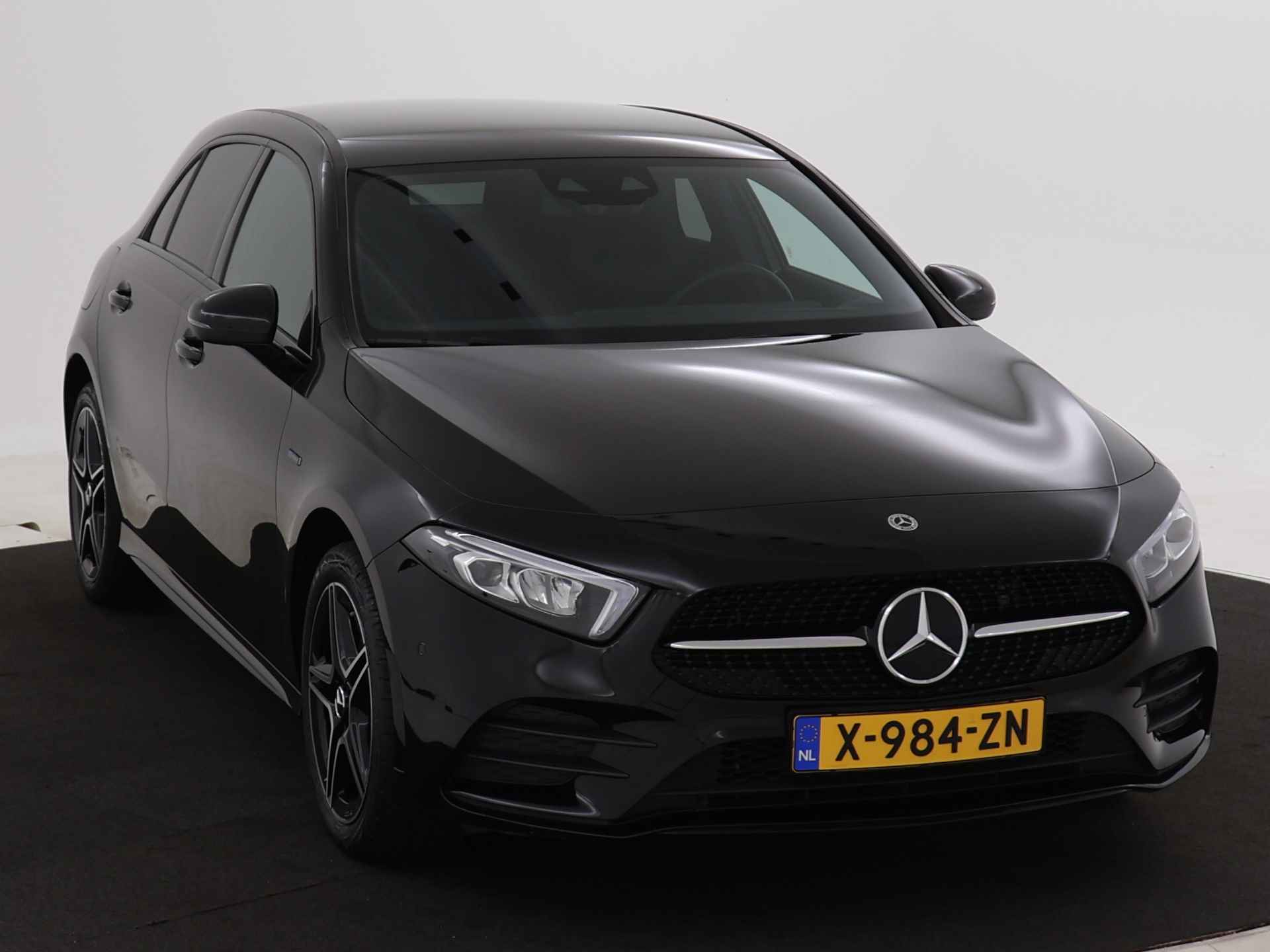 Mercedes-Benz A-Klasse 250 e AMG Limited | Apple Carplay | Sfeerverlichting | Nightpakket | MBUX augmented reality voor navigatie | Inclusief 24 maanden MB Certified garantie voor Europa. - 27/43