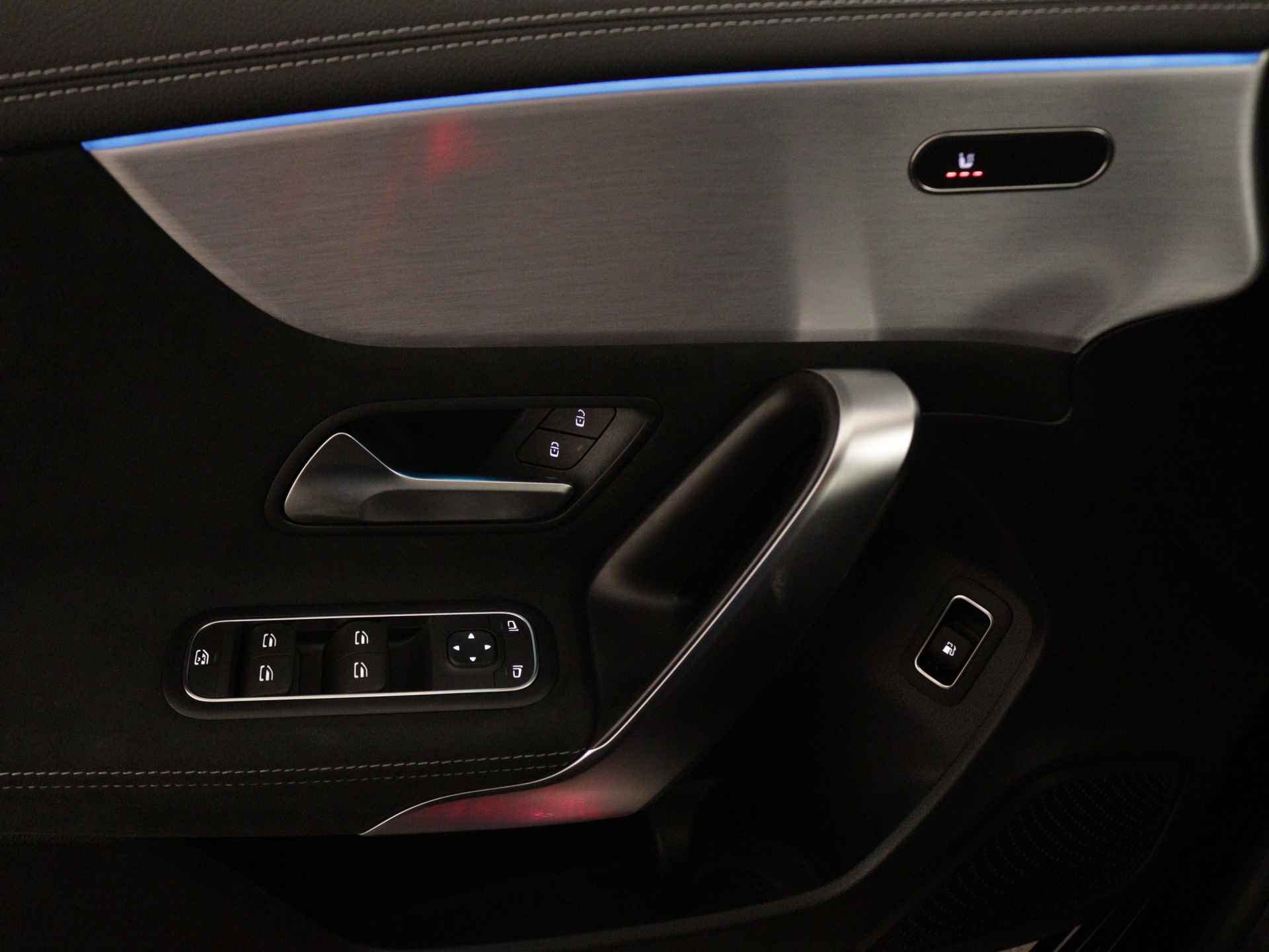 Mercedes-Benz A-Klasse 250 e AMG Limited | Apple Carplay | Sfeerverlichting | Nightpakket | MBUX augmented reality voor navigatie | Inclusief 24 maanden MB Certified garantie voor Europa. - 31/43