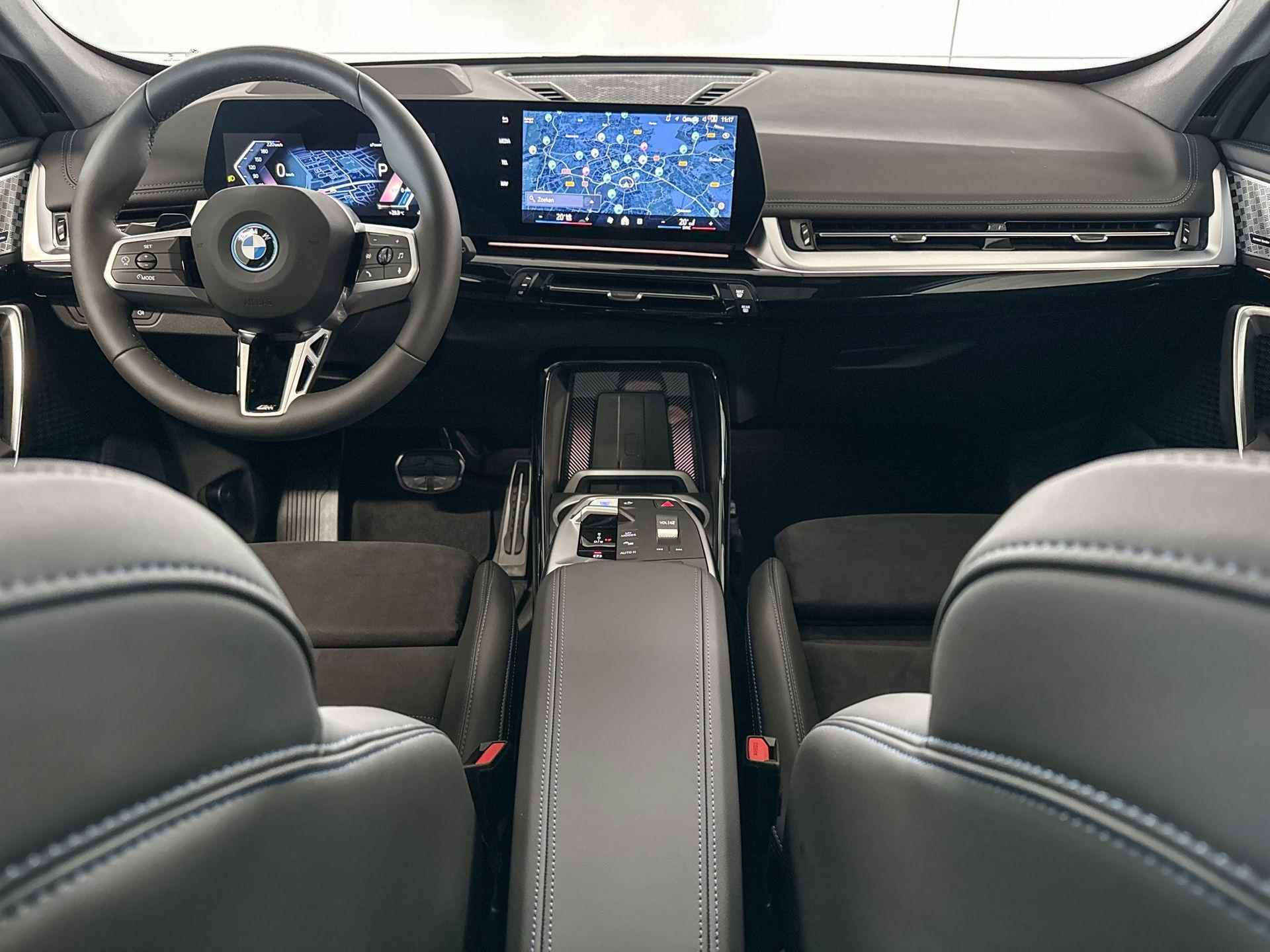 BMW iX1 eDrive20 67 kWh | M Sportpakket Pro | Driving Assistant Plus - 11/25