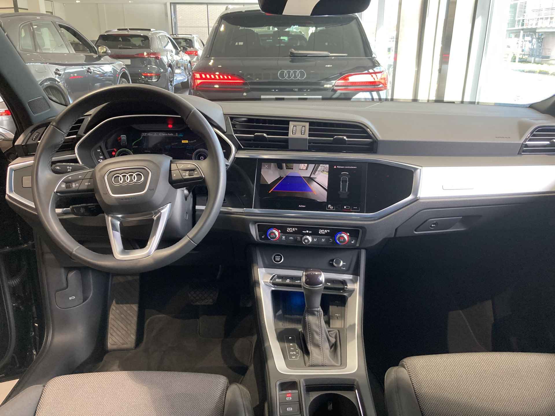 Audi Q3 45 TFSI e Advanced edition/elektrische sportstoelen/Matrix koplampen/ 18 inch velgen/Keyless entry/Adaptioeve cruisecontrol/Alarm/Dode hoek camera - 12/12