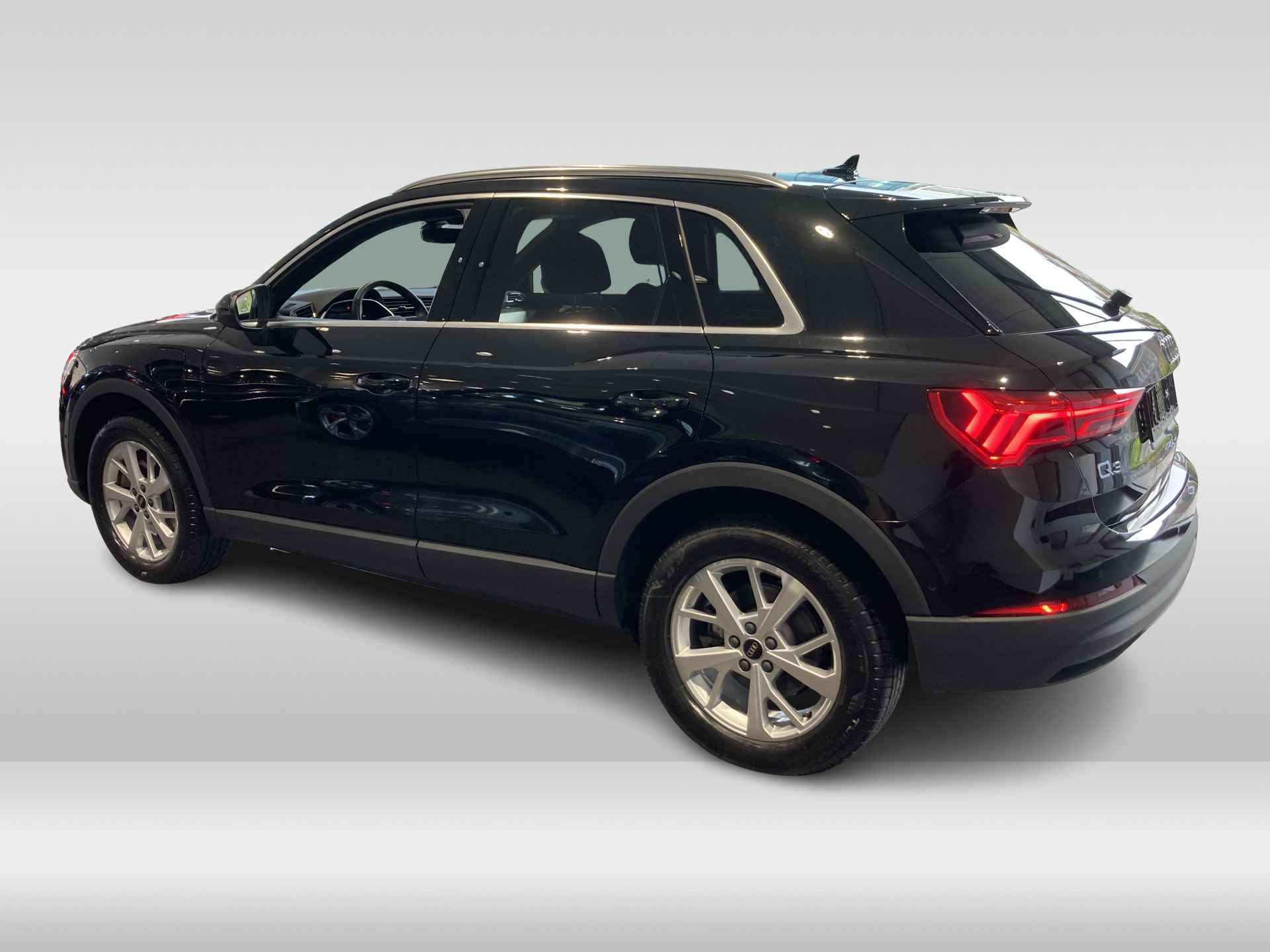 Audi Q3 45 TFSI e Advanced edition/elektrische sportstoelen/Matrix koplampen/ 18 inch velgen/Keyless entry/Adaptioeve cruisecontrol/Alarm/Dode hoek camera - 4/12