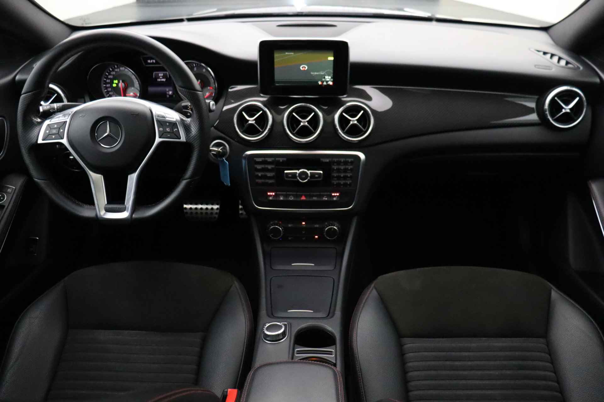 Mercedes-Benz CLA-Klasse 250 AMG | Automaat | Panoramadak | Camera | Leder/alcantara | Bi-xenon | Navigatie - 3/31