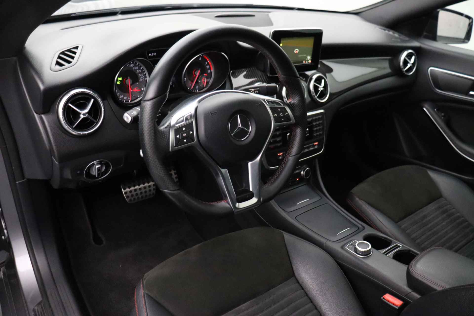Mercedes-Benz CLA-Klasse 250 AMG | Automaat | Panoramadak | Camera | Leder/alcantara | Bi-xenon | Navigatie - 9/31