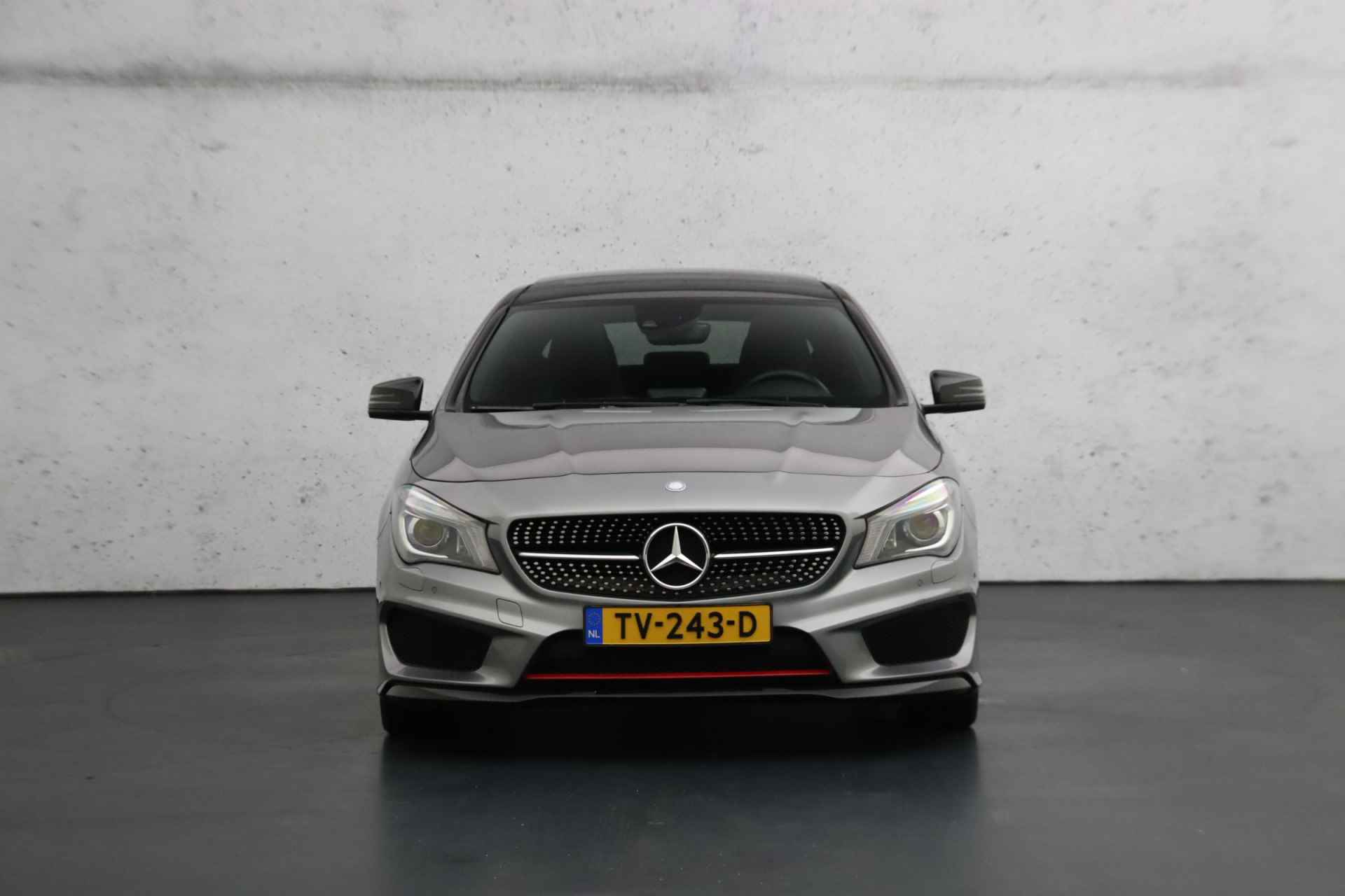 Mercedes-Benz CLA-Klasse 250 AMG | Automaat | Panoramadak | Camera | Leder/alcantara | Bi-xenon | Navigatie - 14/31