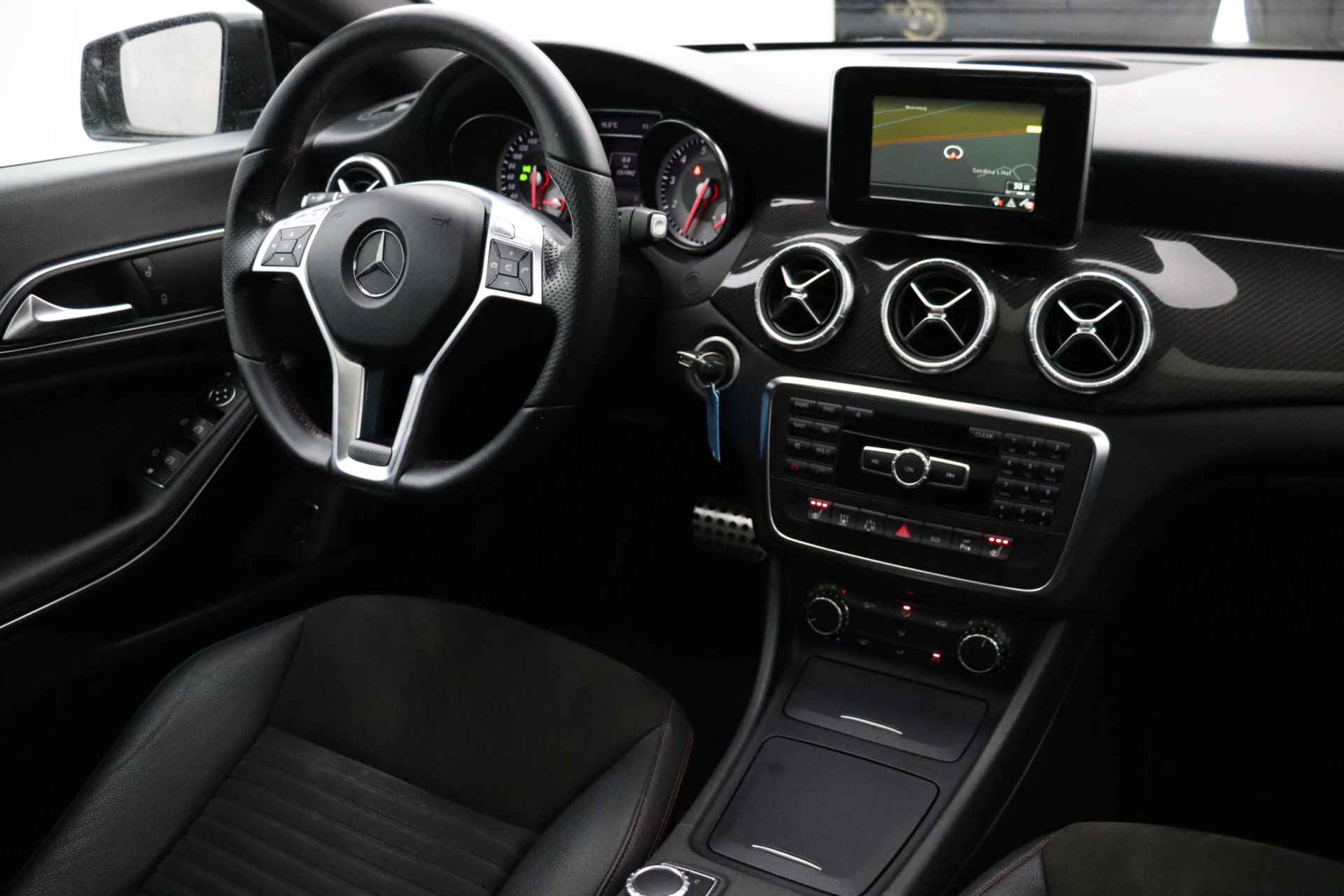 Mercedes-Benz CLA-Klasse 250 AMG | Automaat | Panoramadak | Camera | Leder/alcantara | Bi-xenon | Navigatie - 18/31