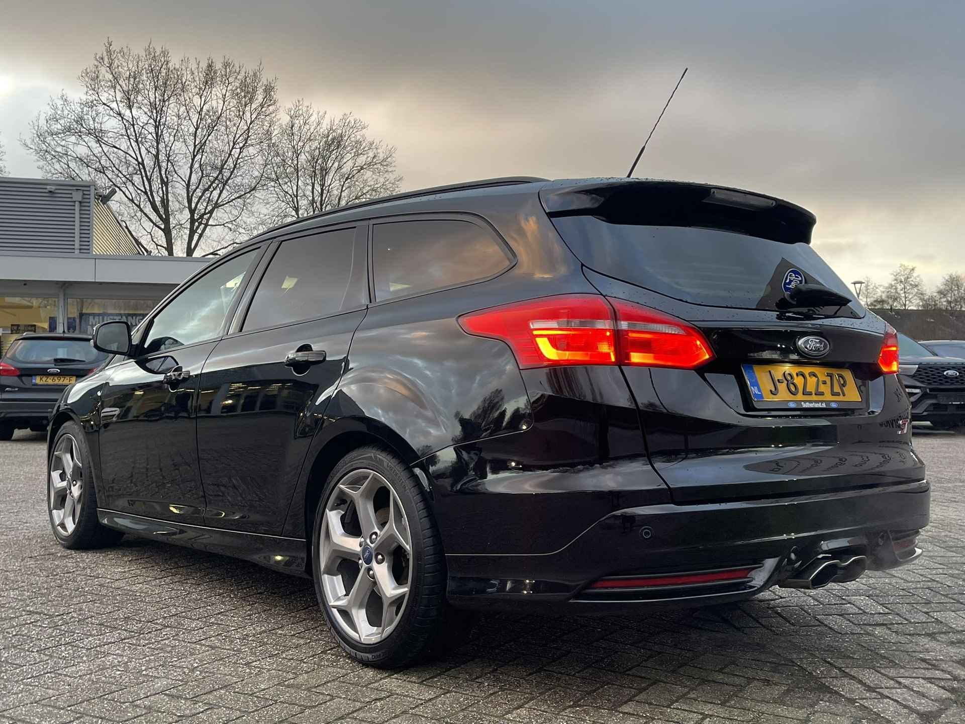 Ford Focus Wagon 2.0 ST-3 250pk Achteruitrijcamera | Recaro | Cruise control | Stoelverwarming | Dealer onderhouden - 5/34