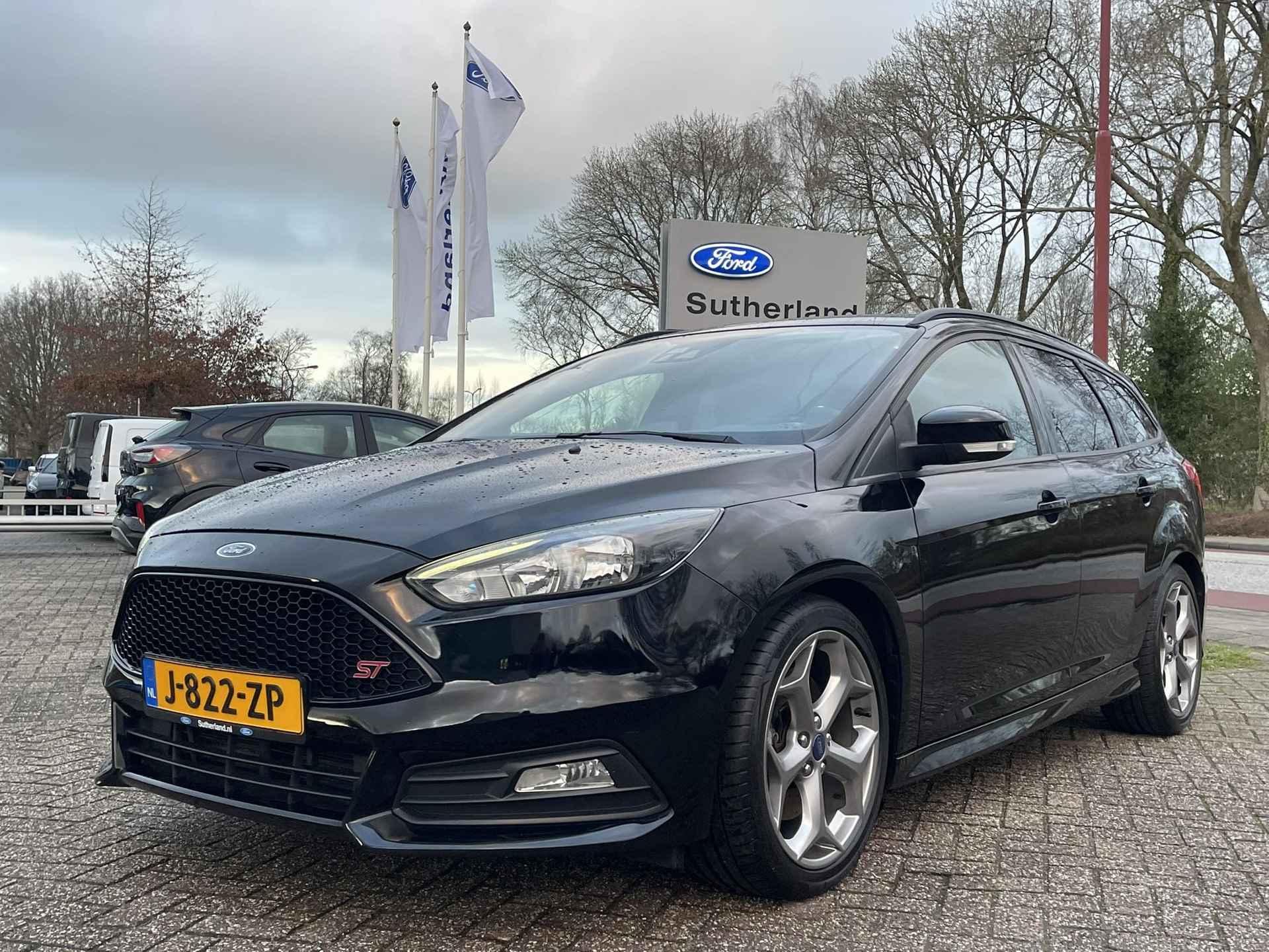 Ford Focus Wagon 2.0 ST-3 250pk Achteruitrijcamera | Recaro | Cruise control | Stoelverwarming | Dealer onderhouden - 6/34