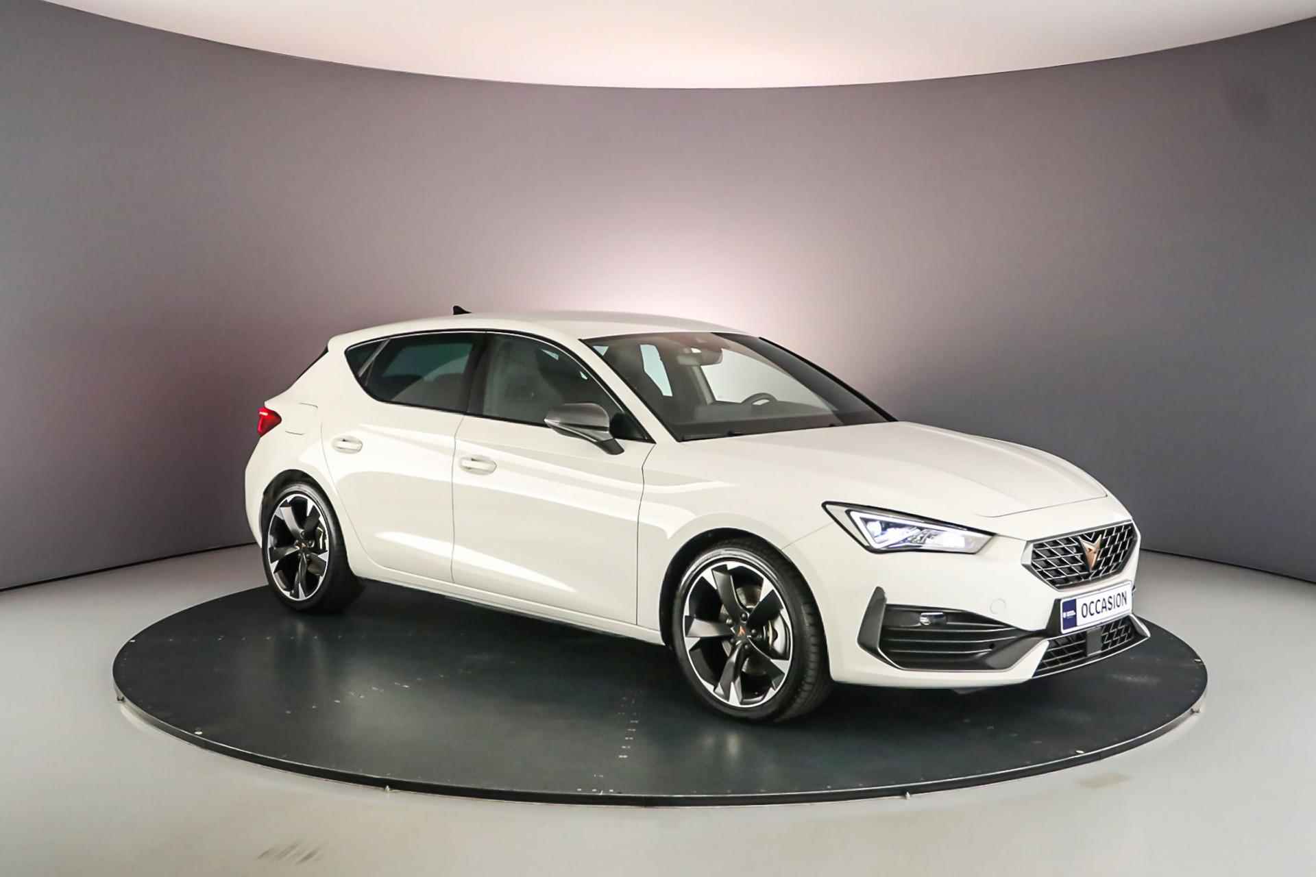 CUPRA Leon Business 1.4 TSI e-Hybrid 204pk DSG Automaat Adaptive cruise control, Navigatie, Stuurwiel verwarmd, Airco, DAB, App connect, Parkeersensor achter, LED verlichting - 8/44