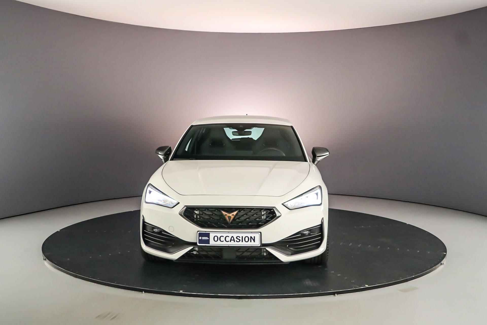 CUPRA Leon Business 1.4 TSI e-Hybrid 204pk DSG Automaat Adaptive cruise control, Navigatie, Stuurwiel verwarmd, Airco, DAB, App connect, Parkeersensor achter, LED verlichting - 9/44