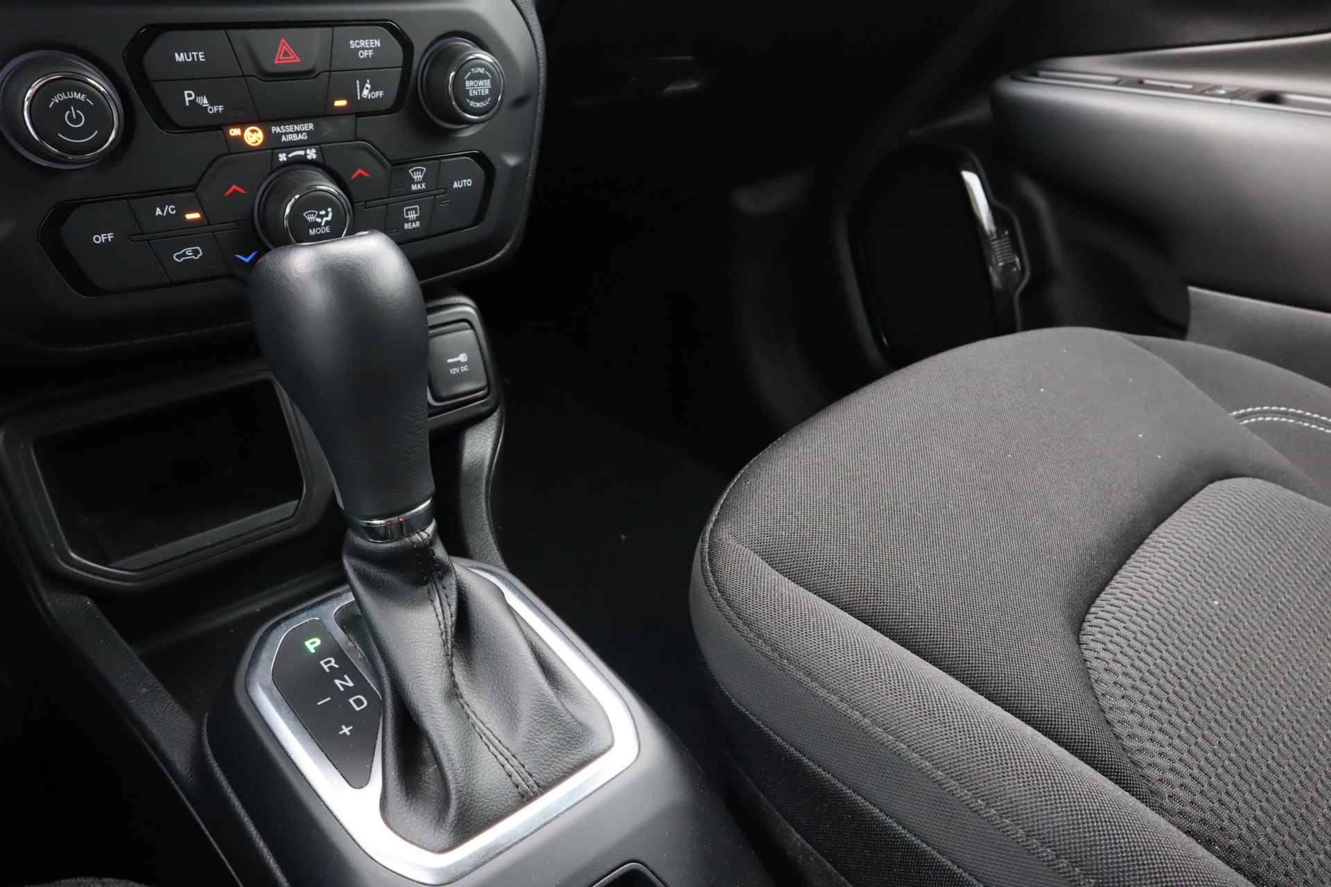 Jeep Renegade 1.3T Limited | Automaat | LED verlichting | Camera | Adaptive Cruise | Keyless | Blindspot | 8.4 Navigatie - 15/45