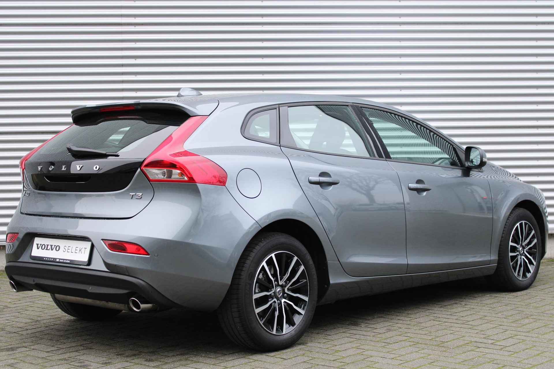 Volvo V40 T3 AUT6 153PK Nordic+, Verwarmbare Voorstoelen, Verwarmbare Voorrruit, Electronic Climate Control, Navigatiesysteem, High Performance Audio, Standkachel, LED Koplampen, Volvo On Call, Cruise Control, Parkeersensoren, Regensensor - 2/25