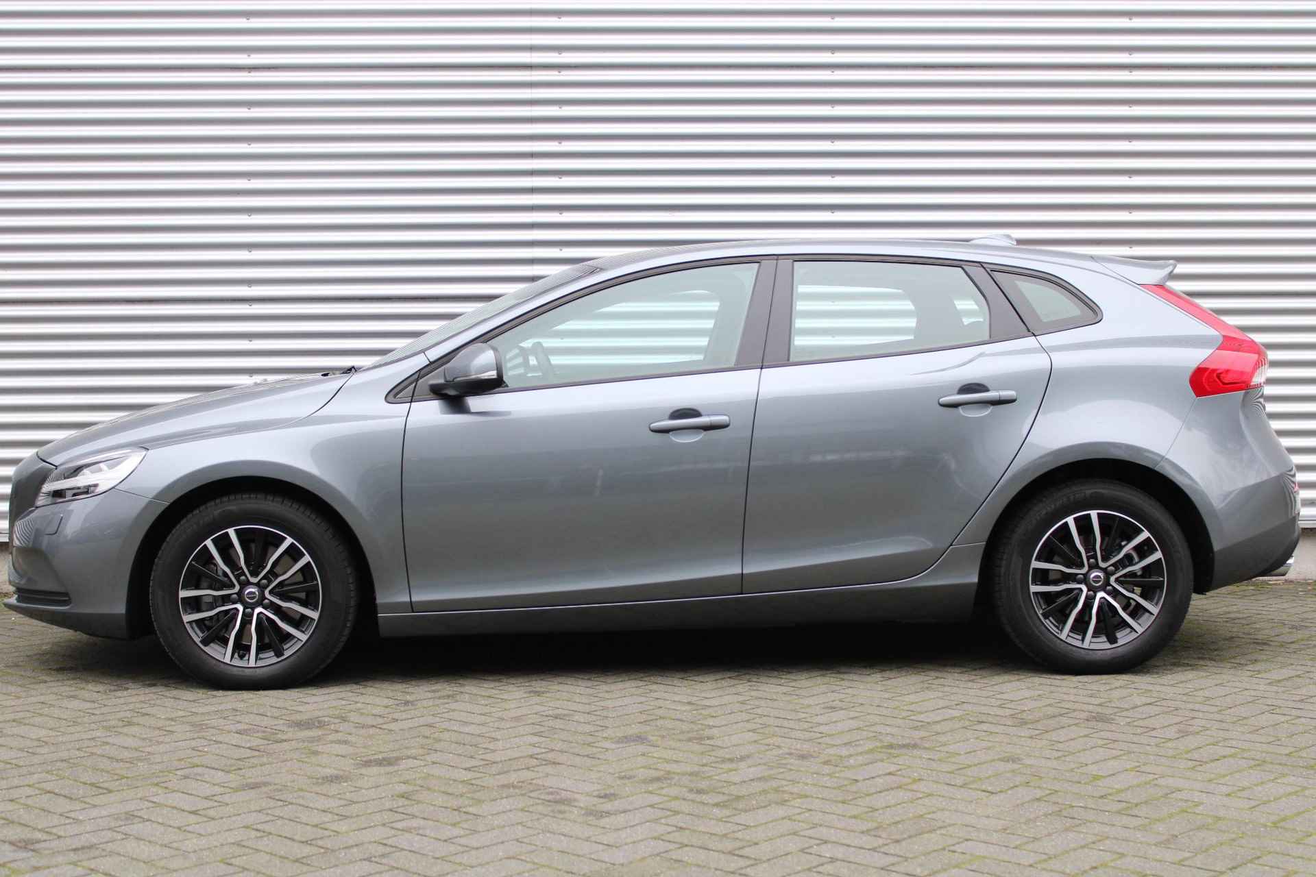 Volvo V40 T3 AUT6 153PK Nordic+, Verwarmbare Voorstoelen, Verwarmbare Voorrruit, Electronic Climate Control, Navigatiesysteem, High Performance Audio, Standkachel, LED Koplampen, Volvo On Call, Cruise Control, Parkeersensoren, Regensensor - 8/25