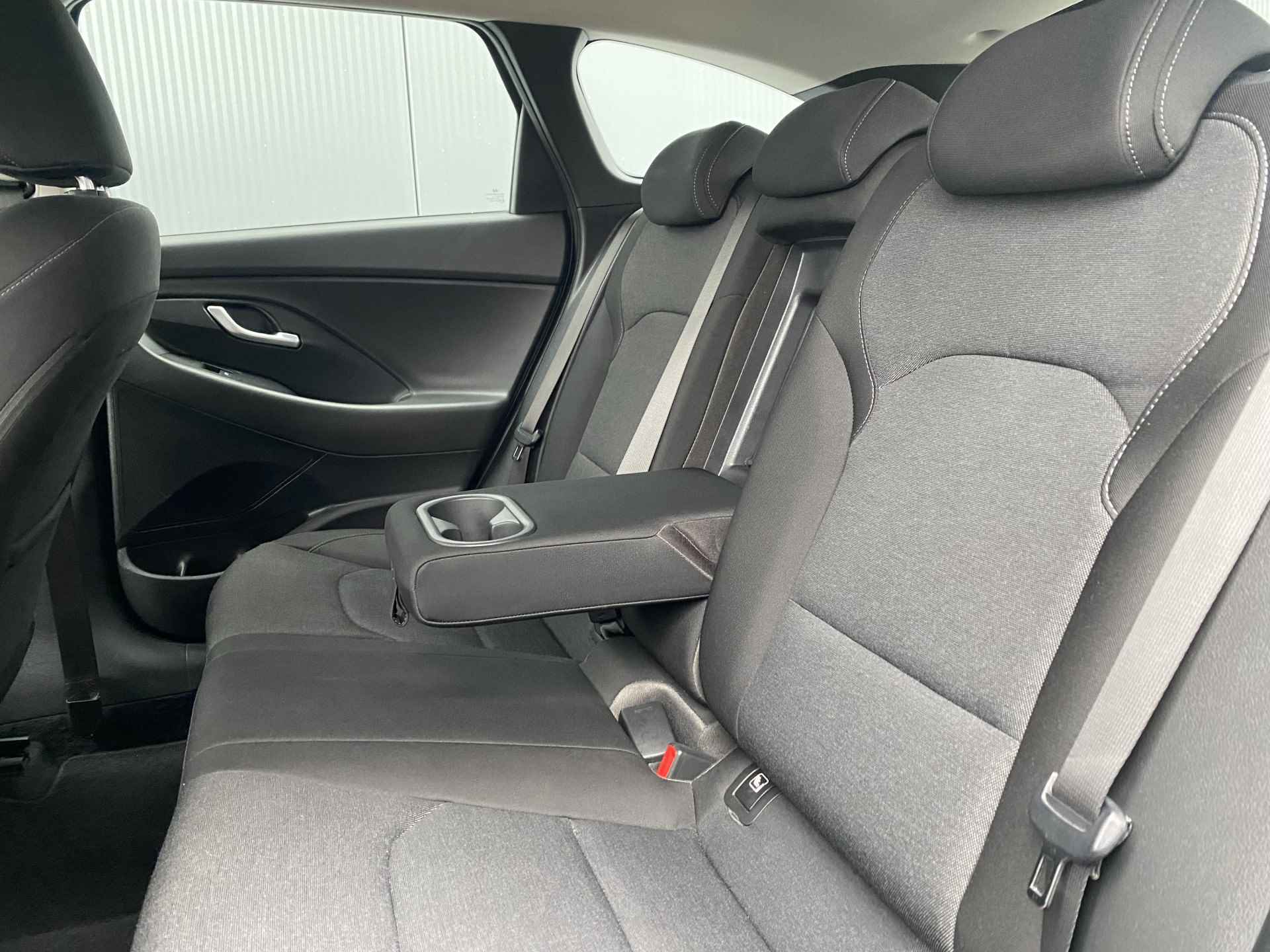 Hyundai i30 Wagon 1.0 TGD-i 120pk MHEV Comfort Smart | Camera | Climate | Keyless | NL. Auto | Full Led | Navigatie | 16" Lichtmetaal | Park - 14/30