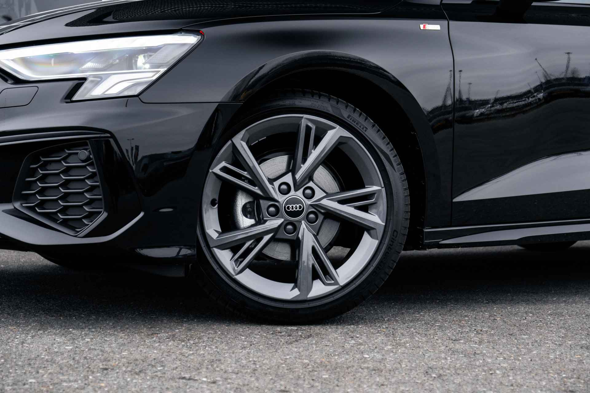 Audi A3 Sportback 30 TFSI S edition | Adaptive cruise | 18" | Zwart optiek - 14/24