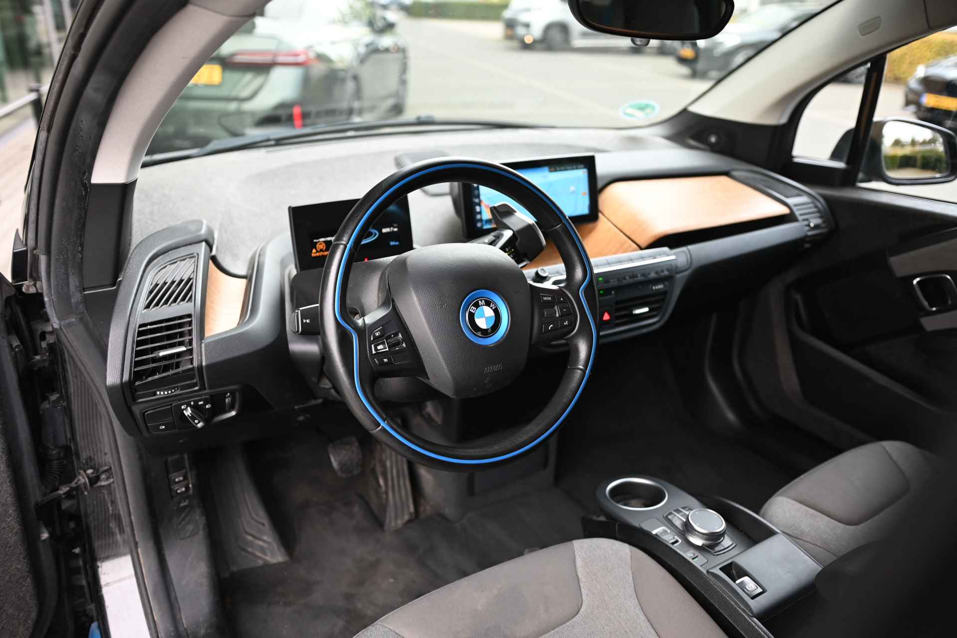 BMW i3 Basis / Camera / Harman Kardon / Cruise Control / Comfort Access / DAB / PDC / 20" LMV - 8/24