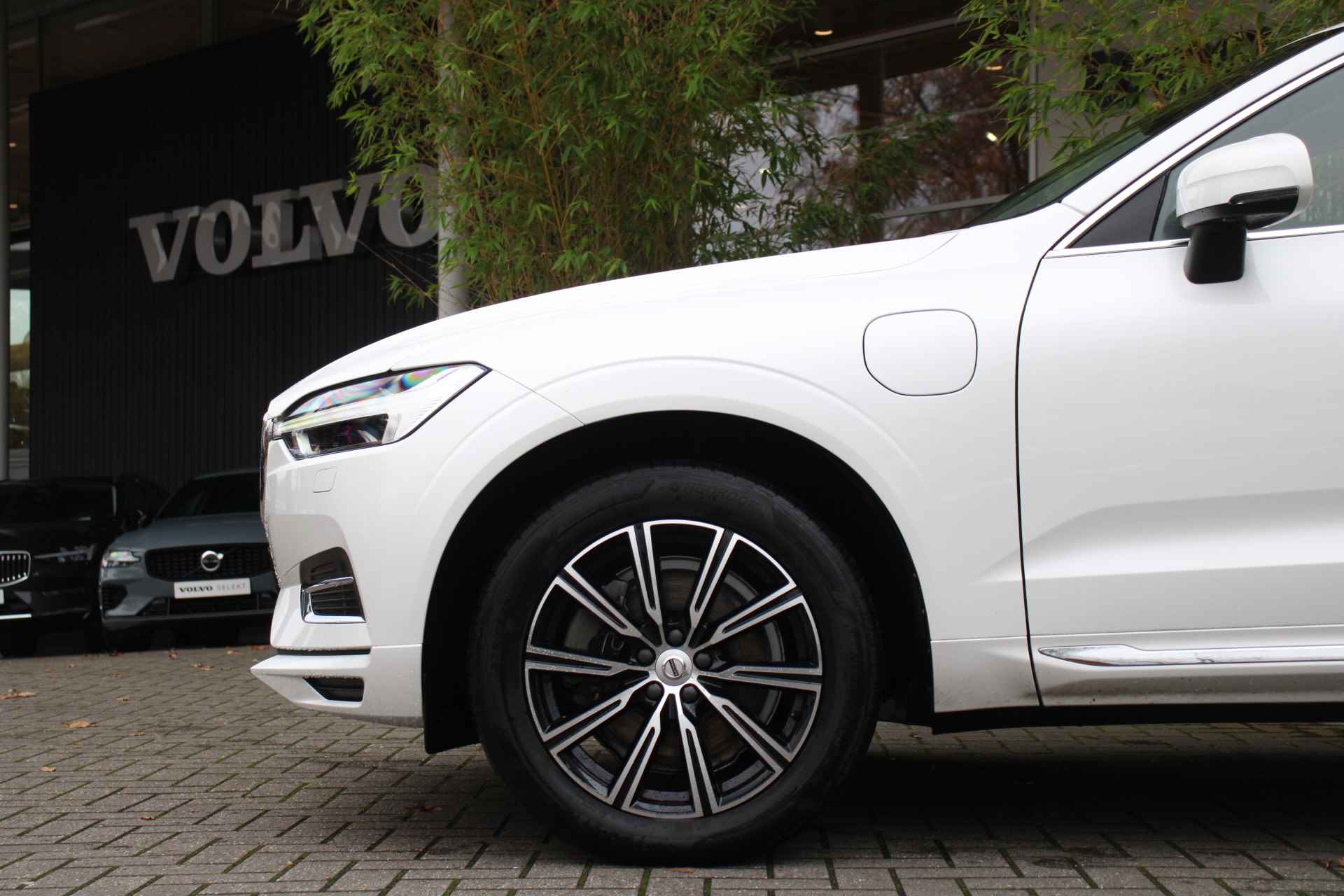 Volvo XC60 T8 Twin Engine AWD Inscription | Luchtvering | Trekhaak | Bowers&Wilkins | 360º Camera | Schuifdak | Stoelverwarming/verkoeling - 28/29