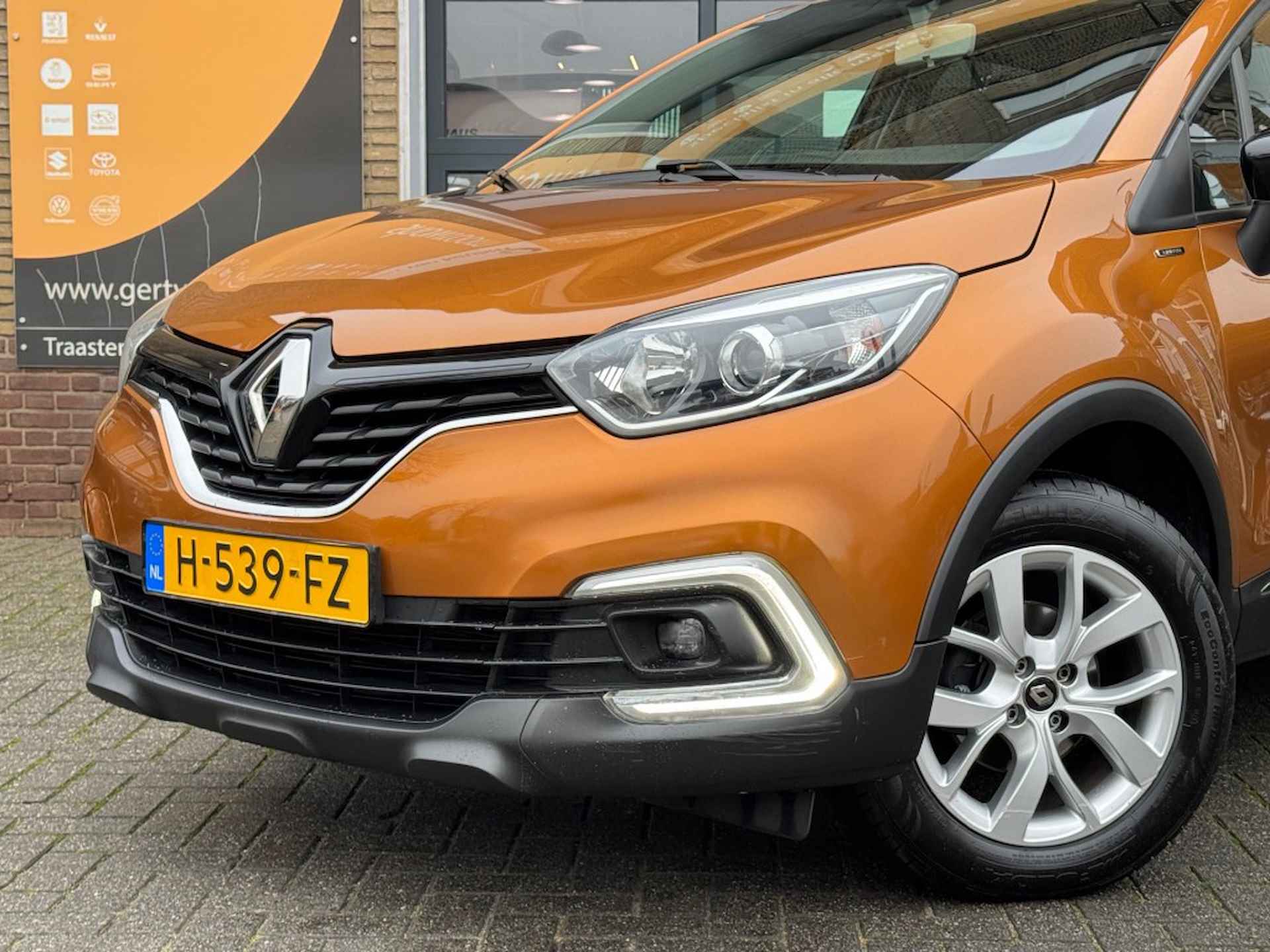 RENAULT Captur TCe 90 LIMITED NAVI/CRUISE/CARPLAY/PDC/LMV/NL-AUTO/1e EIG. - 6/45