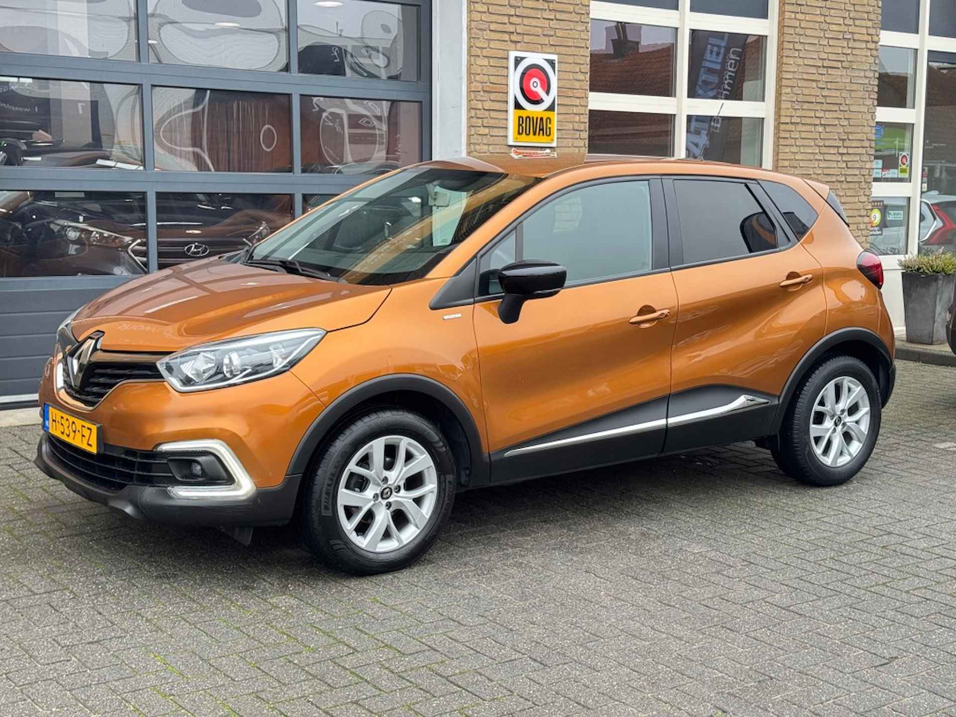 RENAULT Captur TCe 90 LIMITED NAVI/CRUISE/CARPLAY/PDC/LMV/NL-AUTO/1e EIG. - 24/45