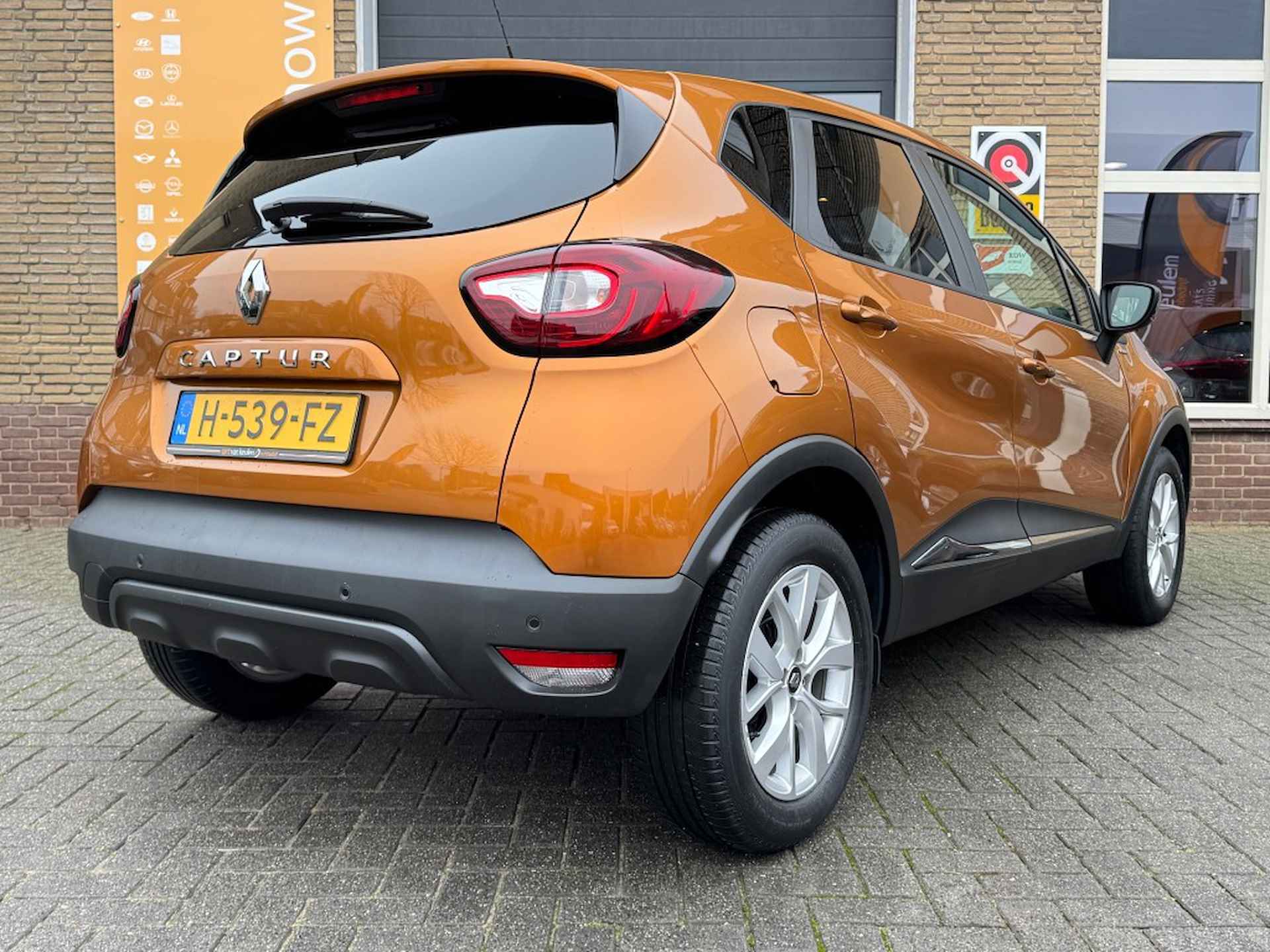 RENAULT Captur TCe 90 LIMITED NAVI/CRUISE/CARPLAY/PDC/LMV/NL-AUTO/1e EIG. - 32/45