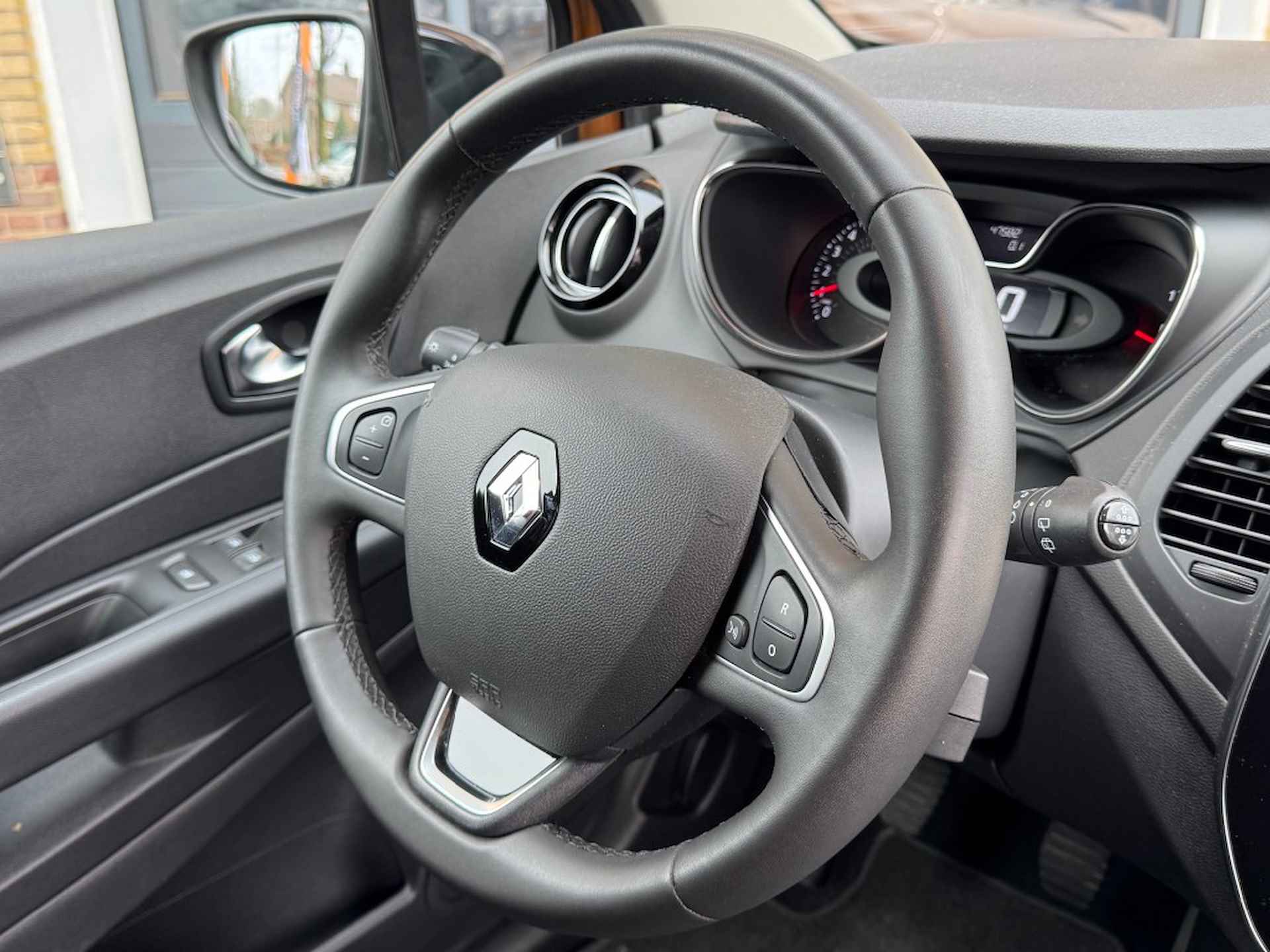 RENAULT Captur TCe 90 LIMITED NAVI/CRUISE/CARPLAY/PDC/LMV/NL-AUTO/1e EIG. - 34/45