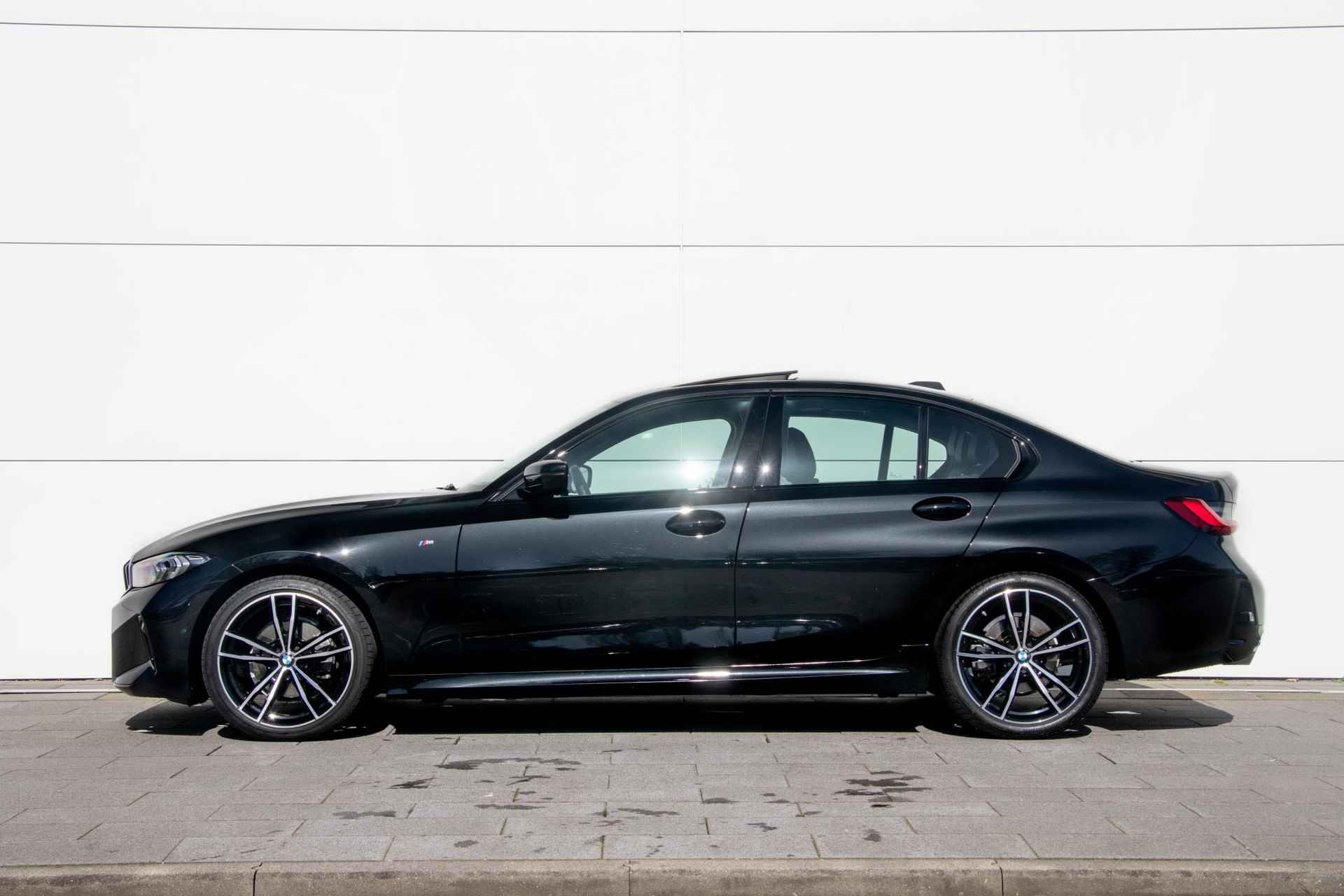 BMW 3 Serie Sedan 320i M-Sport | Harman Kardon| Schuif/kanteldak - 2/31