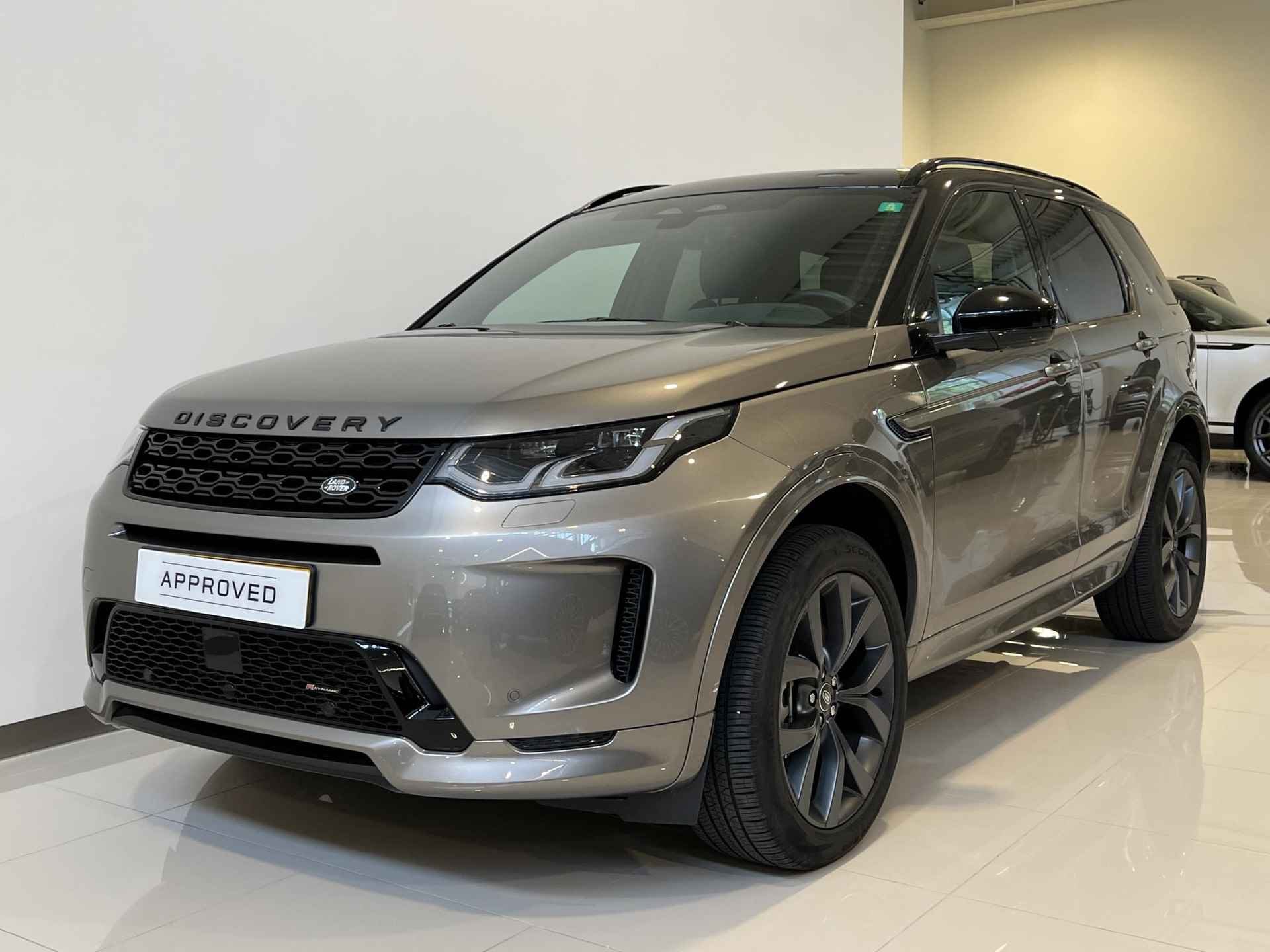 Land Rover Discovery Sport P300e 1.5 R-Dynamic SE | Panoramadak | Black Pack | 20 inch Satin Grey | Cold Climate Pack - 2/26