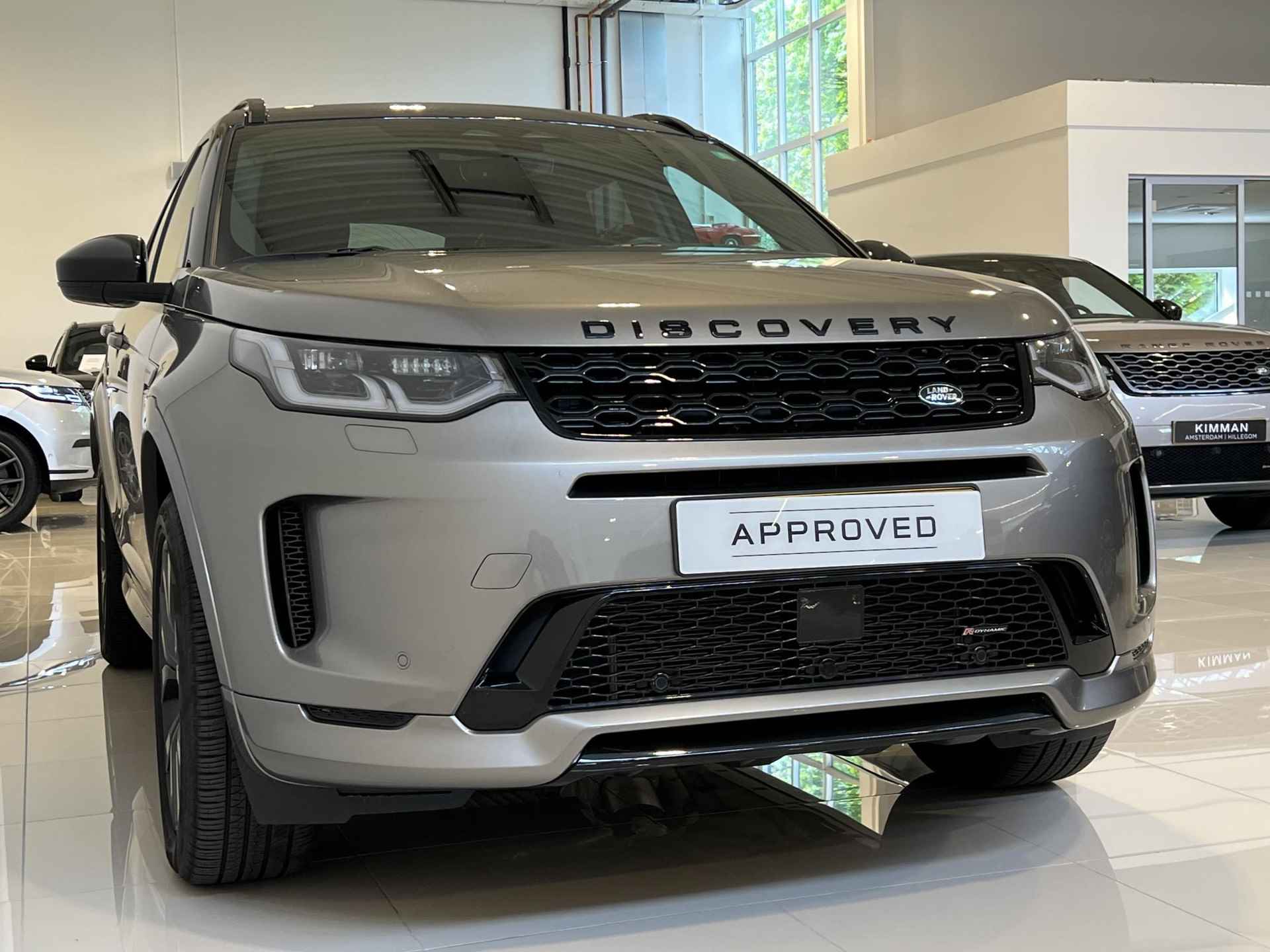 Land Rover Discovery Sport P300e 1.5 R-Dynamic SE | Panoramadak | Black Pack | 20 inch Satin Grey | Cold Climate Pack - 3/26