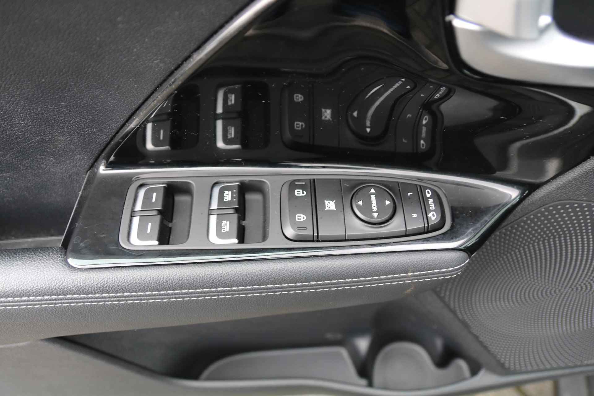Kia Niro 1.6 GDi Hybrid Edition | Airco | Android Auto/Apple Carplay | Camera | LM Velgen | Afneembare Trekhaak | All Season Banden | - 24/26